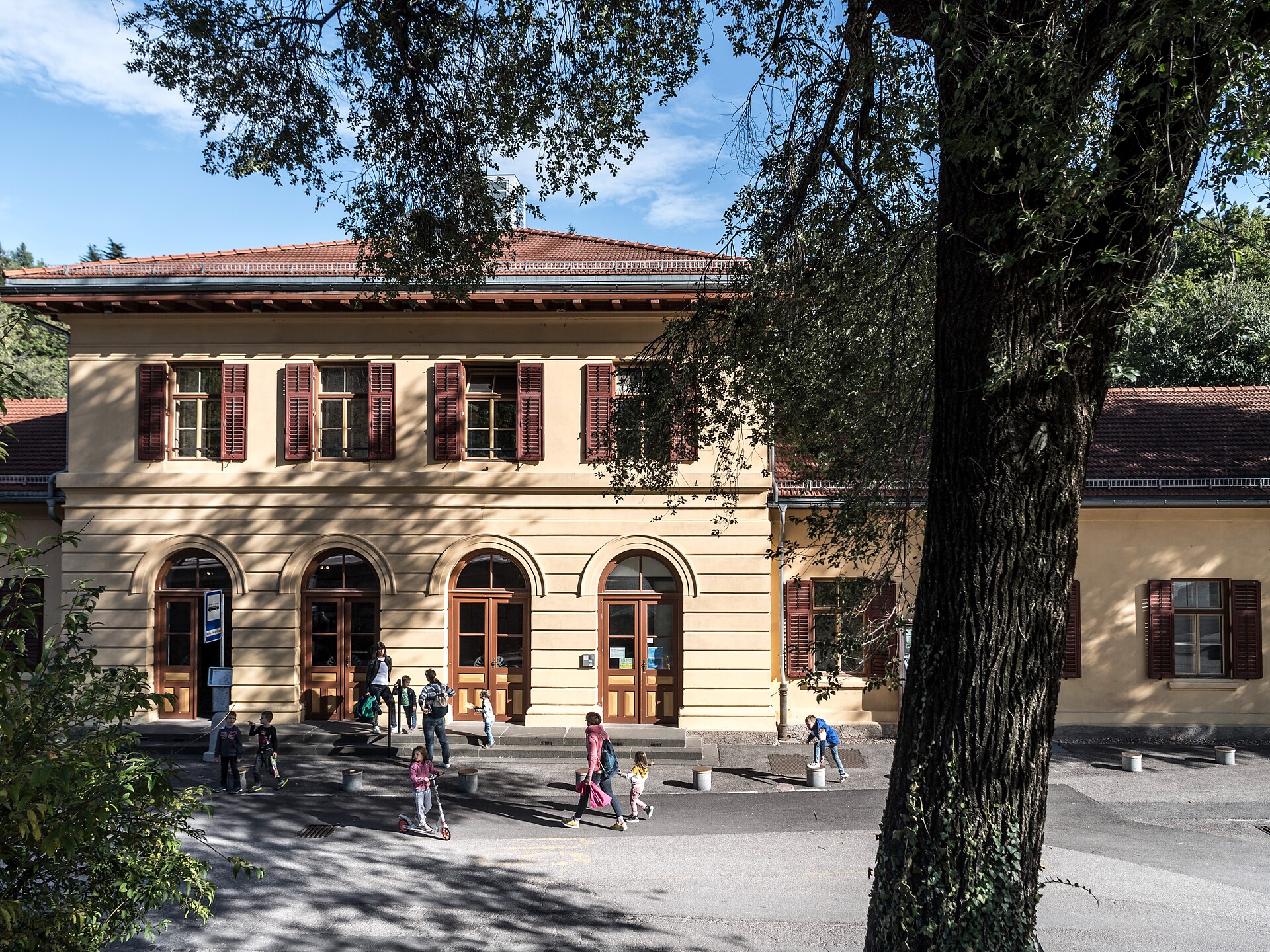 Kino - "Miroirs No. 3 – Il mistero di Laura" - Südtiroler Weinstraße - #1 - suedtirol.info