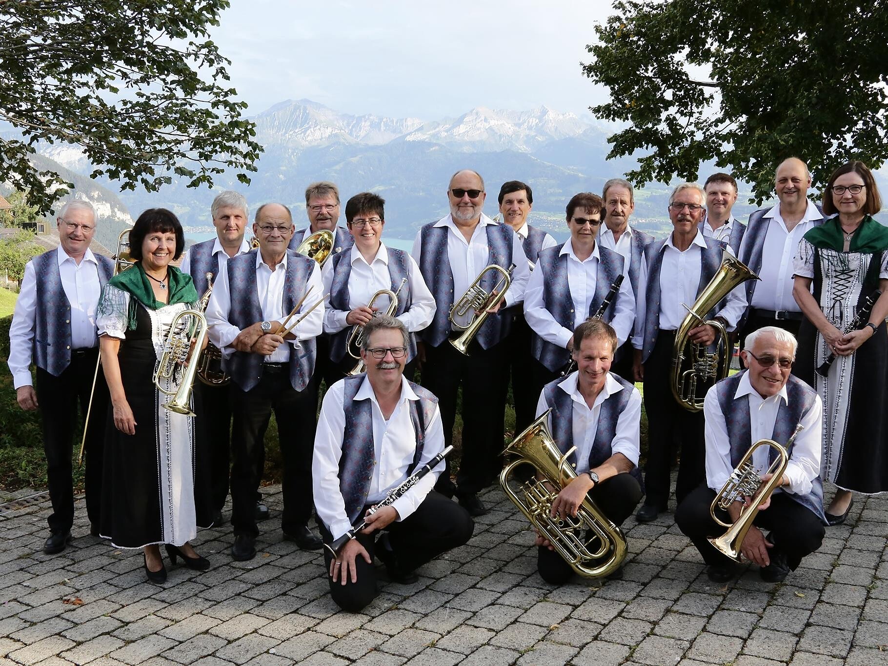 Konzert der Blaskapelle Worb (CH) auf dem Raiffeisenplatz in Schenna - Meran und Umgebung - #1 - suedtirol.info