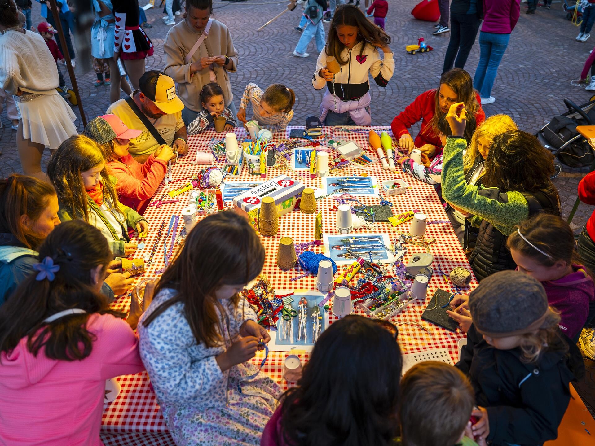 Kids' Nights con divertimento, giochi e molto altro nella piazza del paese - Regione dolomitica Alpe di Siusi - #3 - suedtirol.info