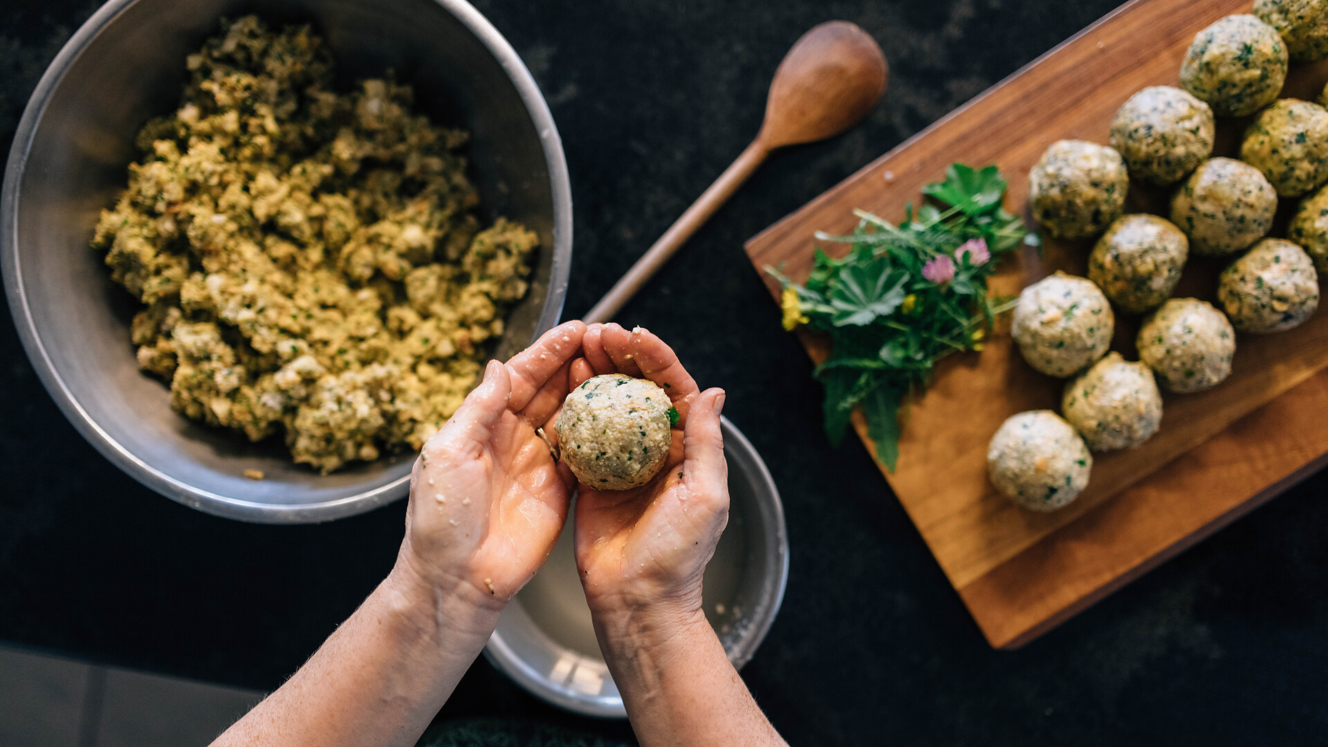 Knödel kochen auf der Moschwaldalm - Meran und Umgebung - #1 - suedtirol.info