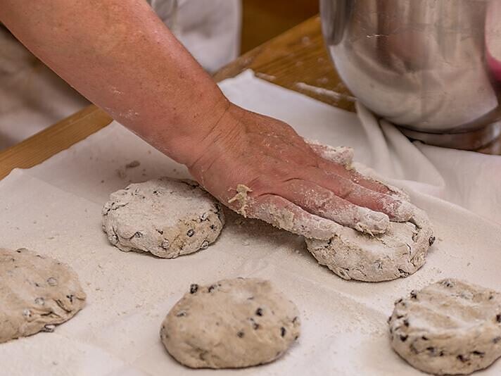 GRAIN, MILLSTONES and SOURDOUGH: a bread baking day at the mill - Dolomites Region Kronplatz/Plan de Corones - #1 - suedtirol.info