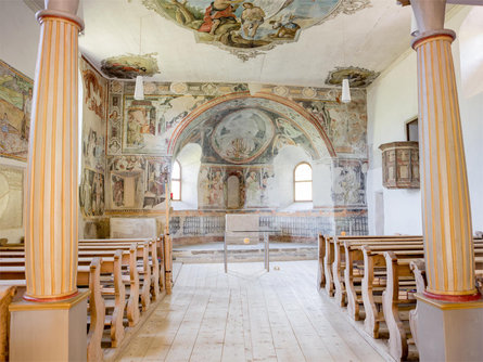 Kunsthistorische Führung in deutscher Sprache in der St.-Johann-Kirche Prad Prato allo Stelvio 1 suedtirol.info