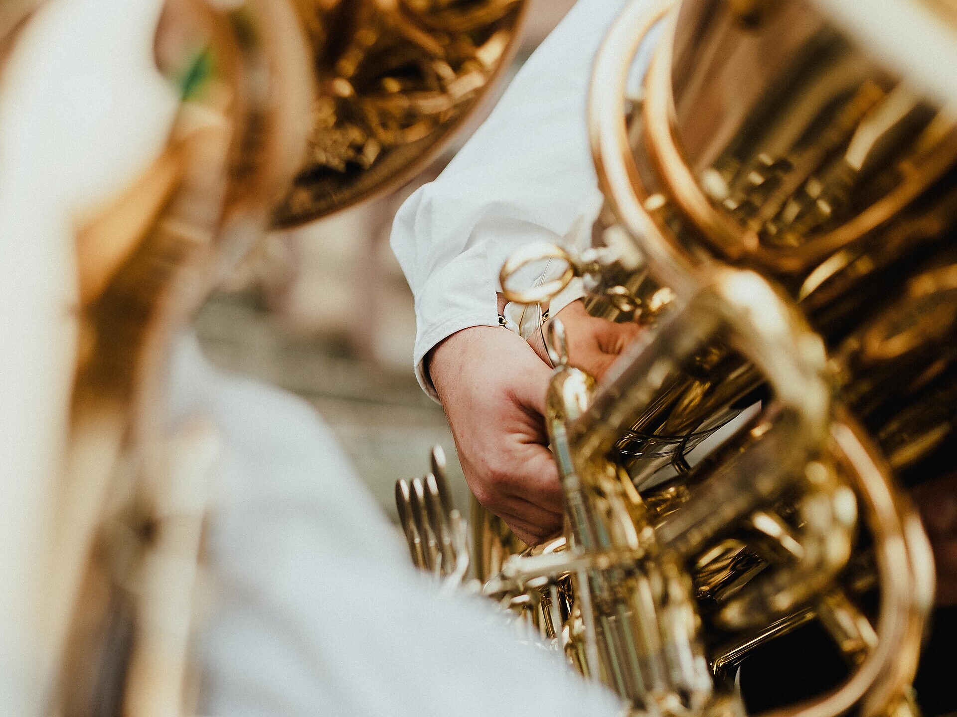 Konzert der Musikkapelle Vernuer auf dem Raiffeisenplatz Schenna - Meran und Umgebung - #1 - suedtirol.info