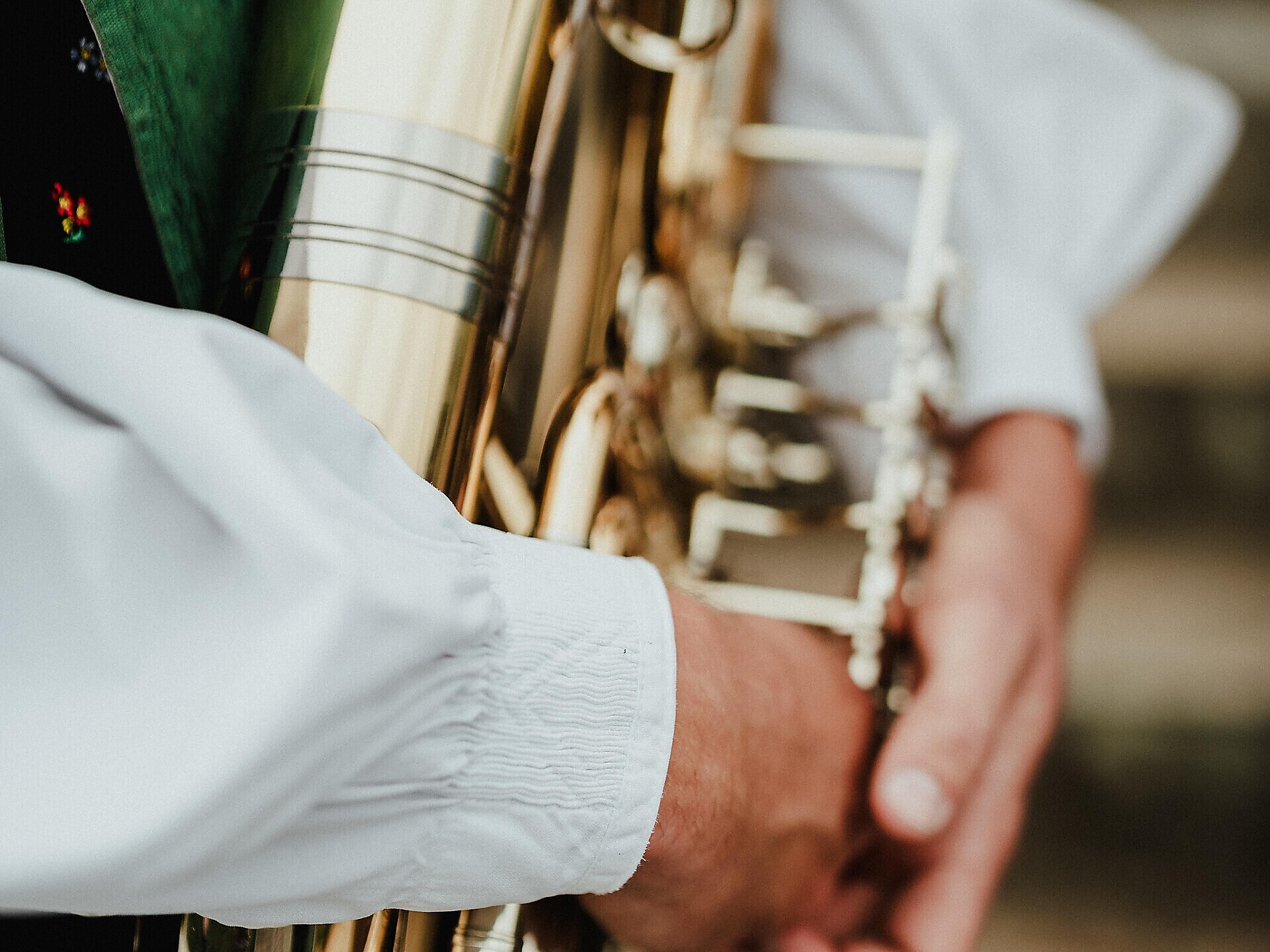 Konzert der Band Zolwer Knappbléiser (NL) auf dem Raiffeisenplatz in Schenna - Meran und Umgebung - #2 - suedtirol.info