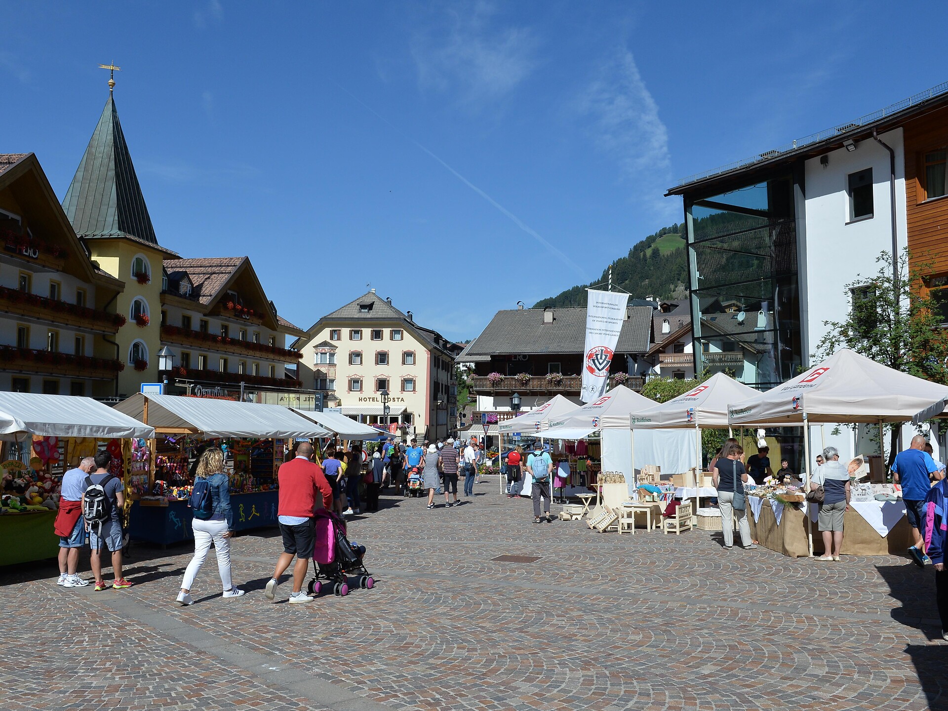 Mercatino dell'artigianato artistico - Regione dolomitica Val Gardena - #2 - suedtirol.info