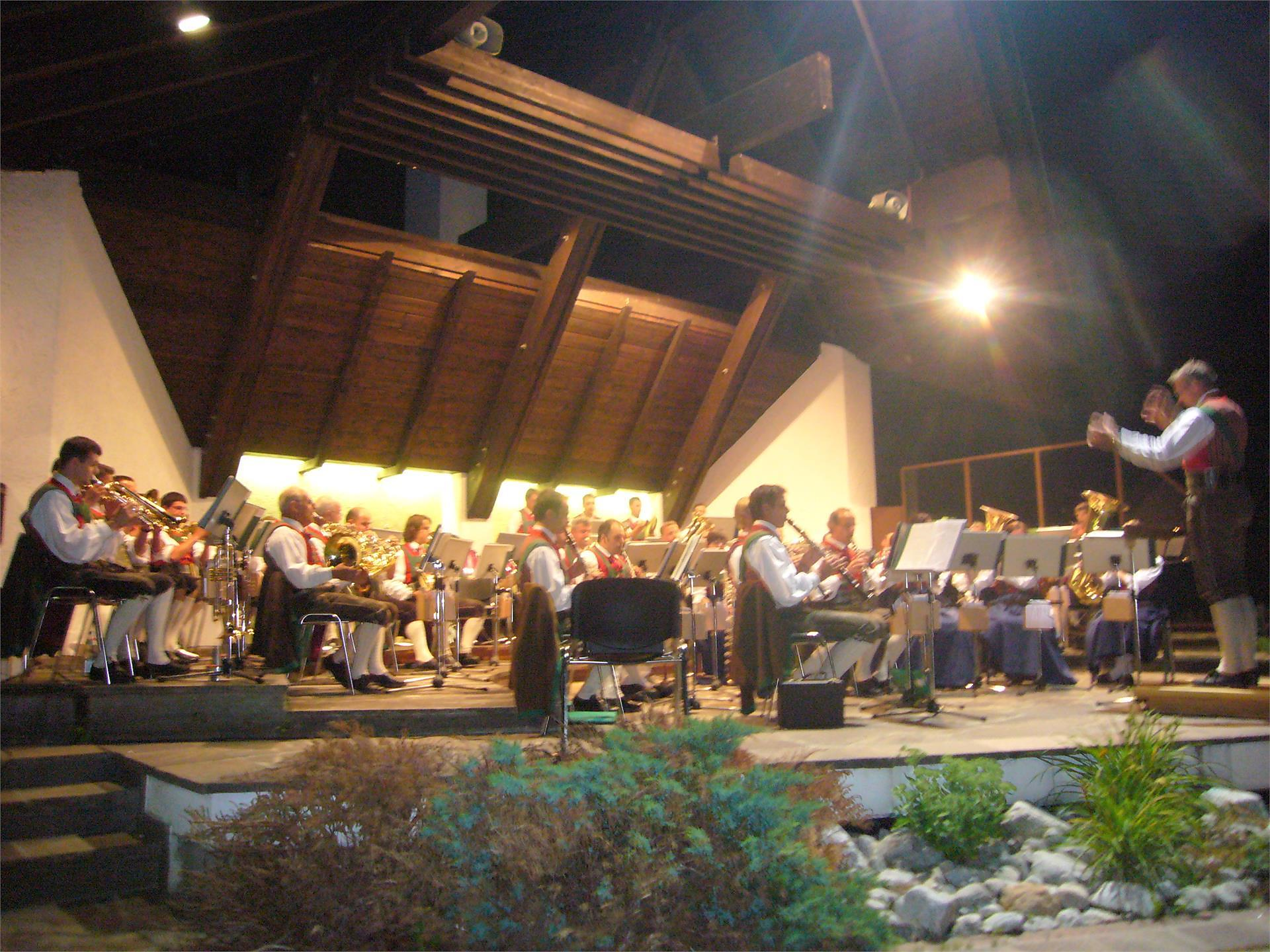 concert of the music band Niederrasen in Oberrasen Rasen-Antholz/Rasun Anterselva 1 suedtirol.info