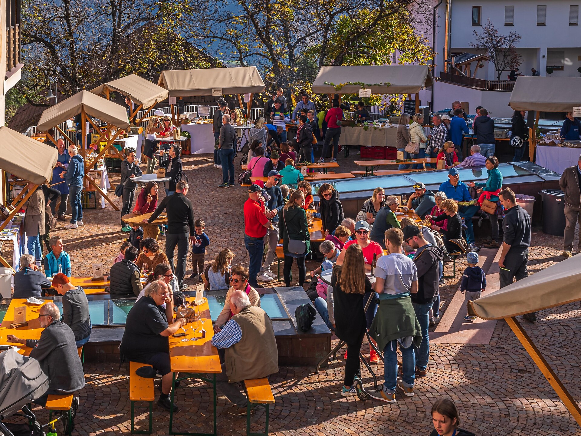 Chestnut market in San Genesio Jenesien/San Genesio Atesino 2 suedtirol.info
