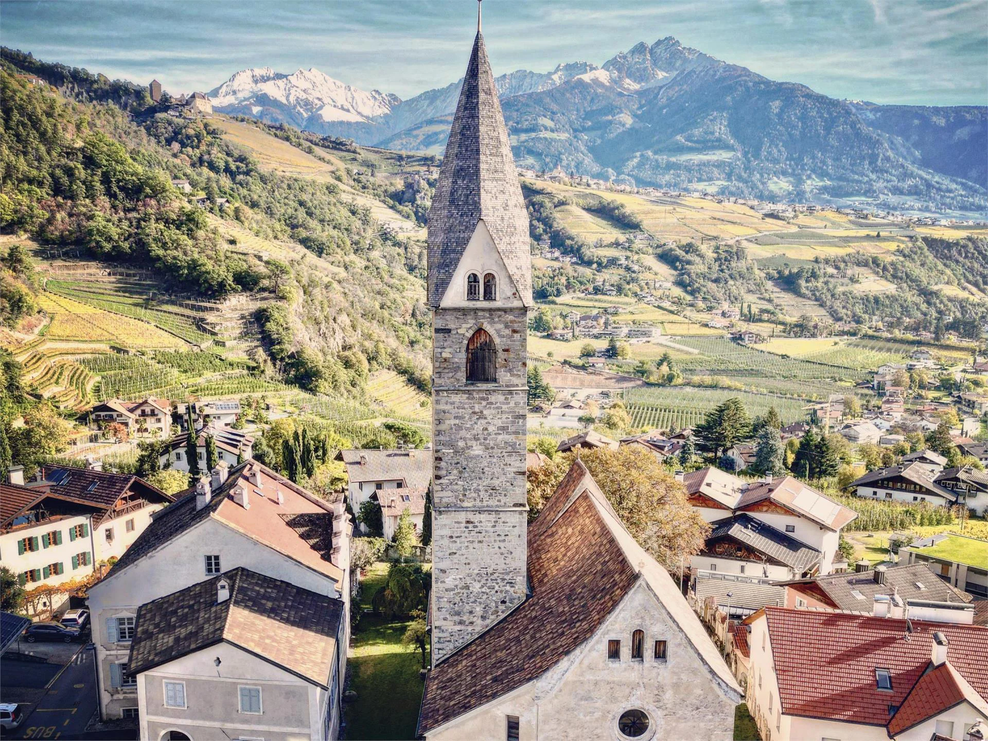Kirchenführung durch „Die Alte Pfarrkirche“ zum hl. Hippolyt und Erhard Algund 1 suedtirol.info
