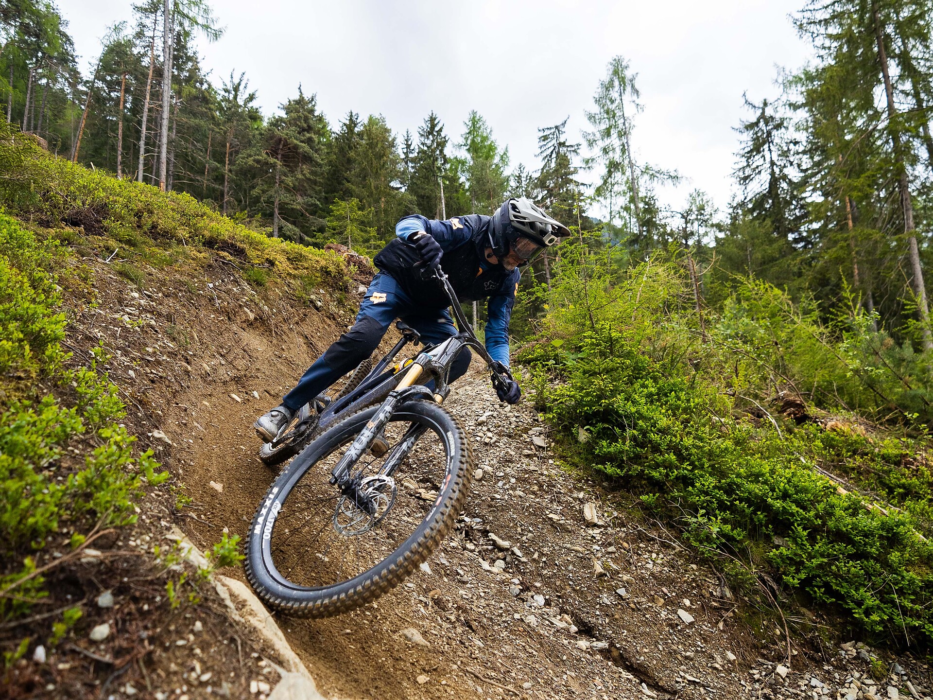 KRON AKTIV Allenamento tecnica avanzato di downhill - Regione dolomitica Plan de Corones - #1 - suedtirol.info
