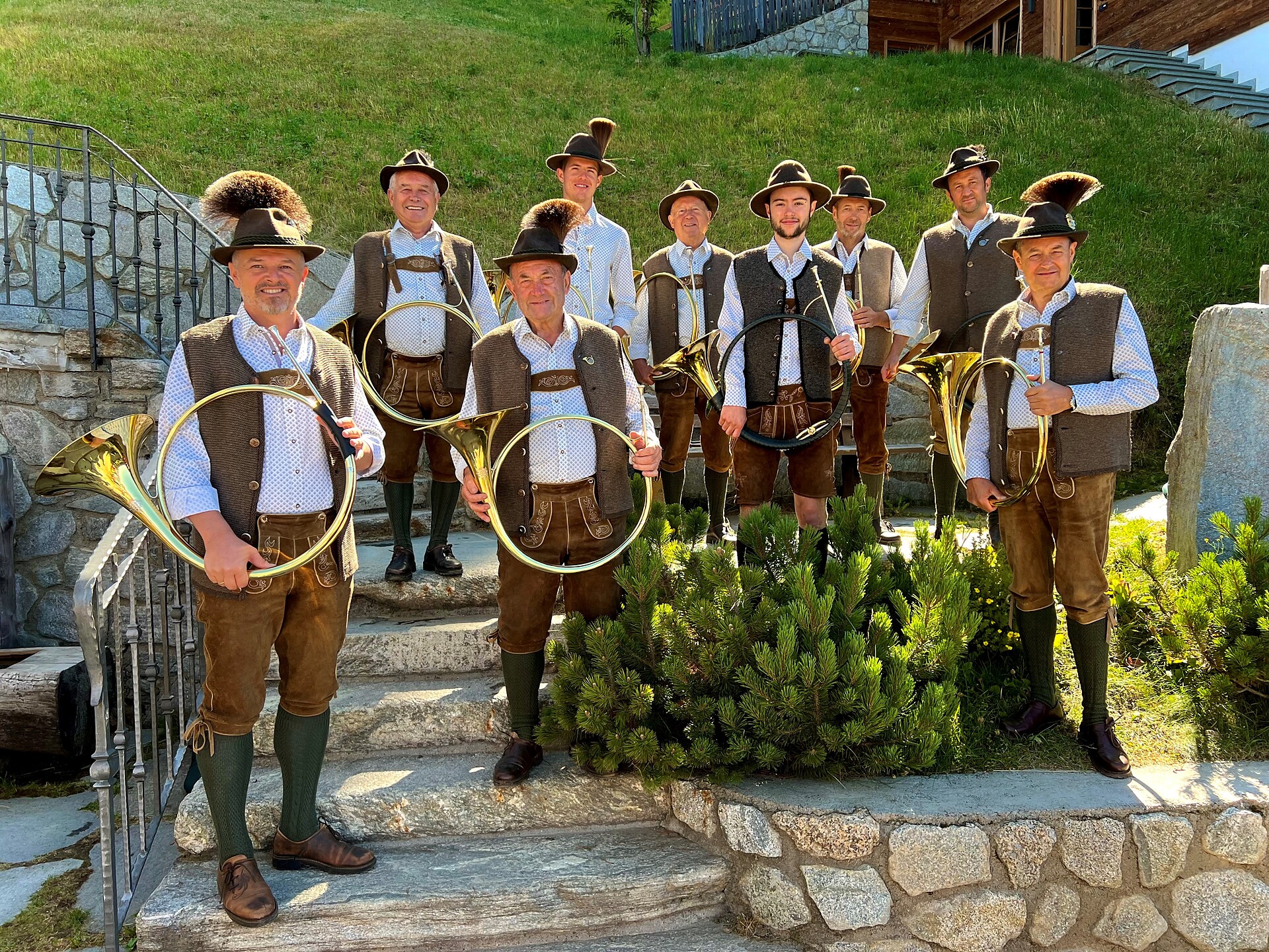 Konzertabend mit den Jagdhornbläsern Schenna & Umgebung auf dem Raiffeisenplatz - Meran und Umgebung - #1 - suedtirol.info