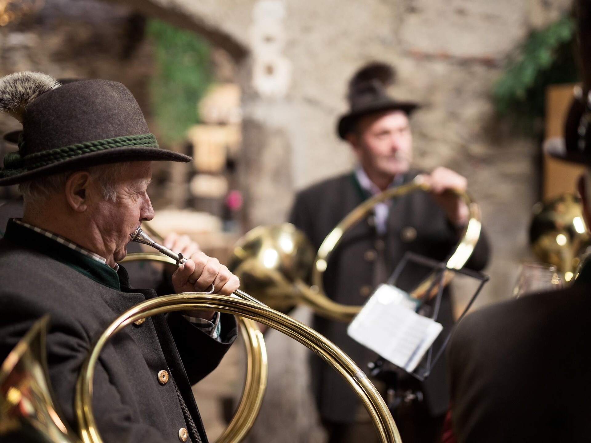 Konzertabend mit den Jagdhornbläsern Schenna & Umgebung auf dem Raiffeisenplatz - Meran und Umgebung - #2 - suedtirol.info