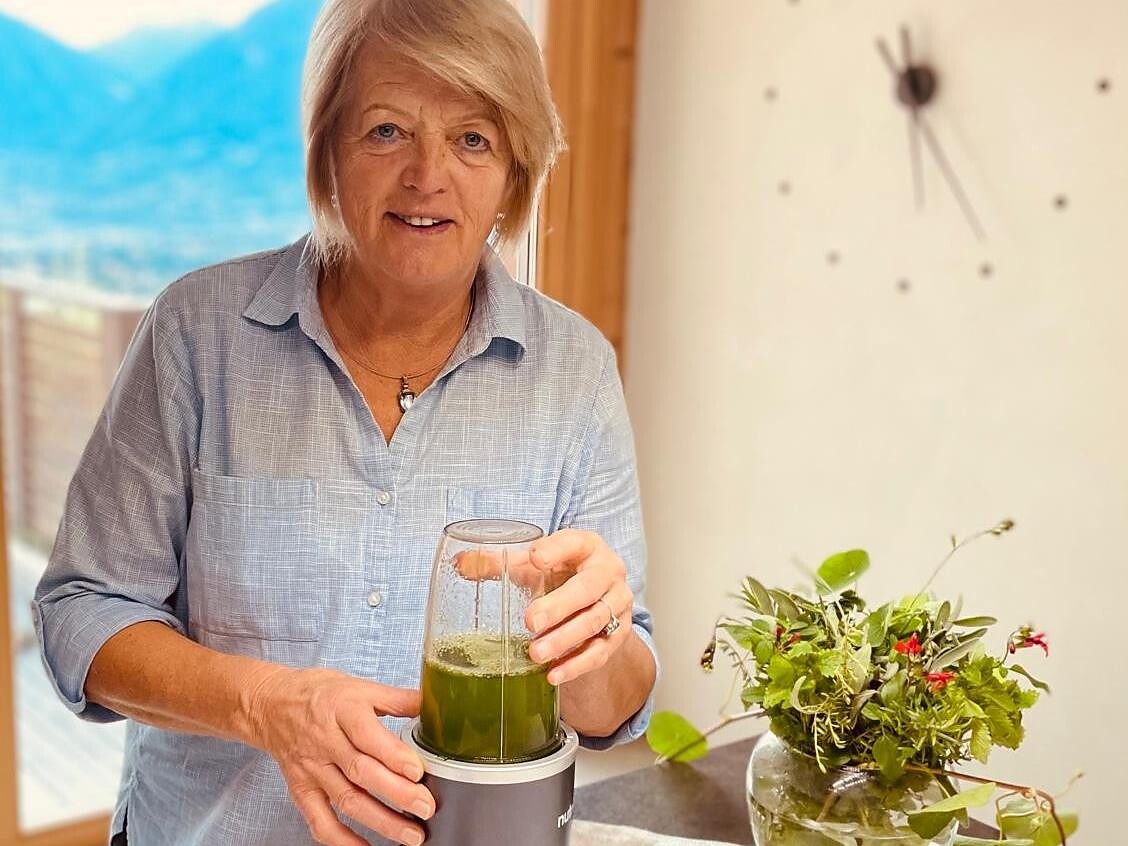 Natur, die wirkt: Im Reich der Kräuter mit Brigitta - Meran und Umgebung - #1 - suedtirol.info