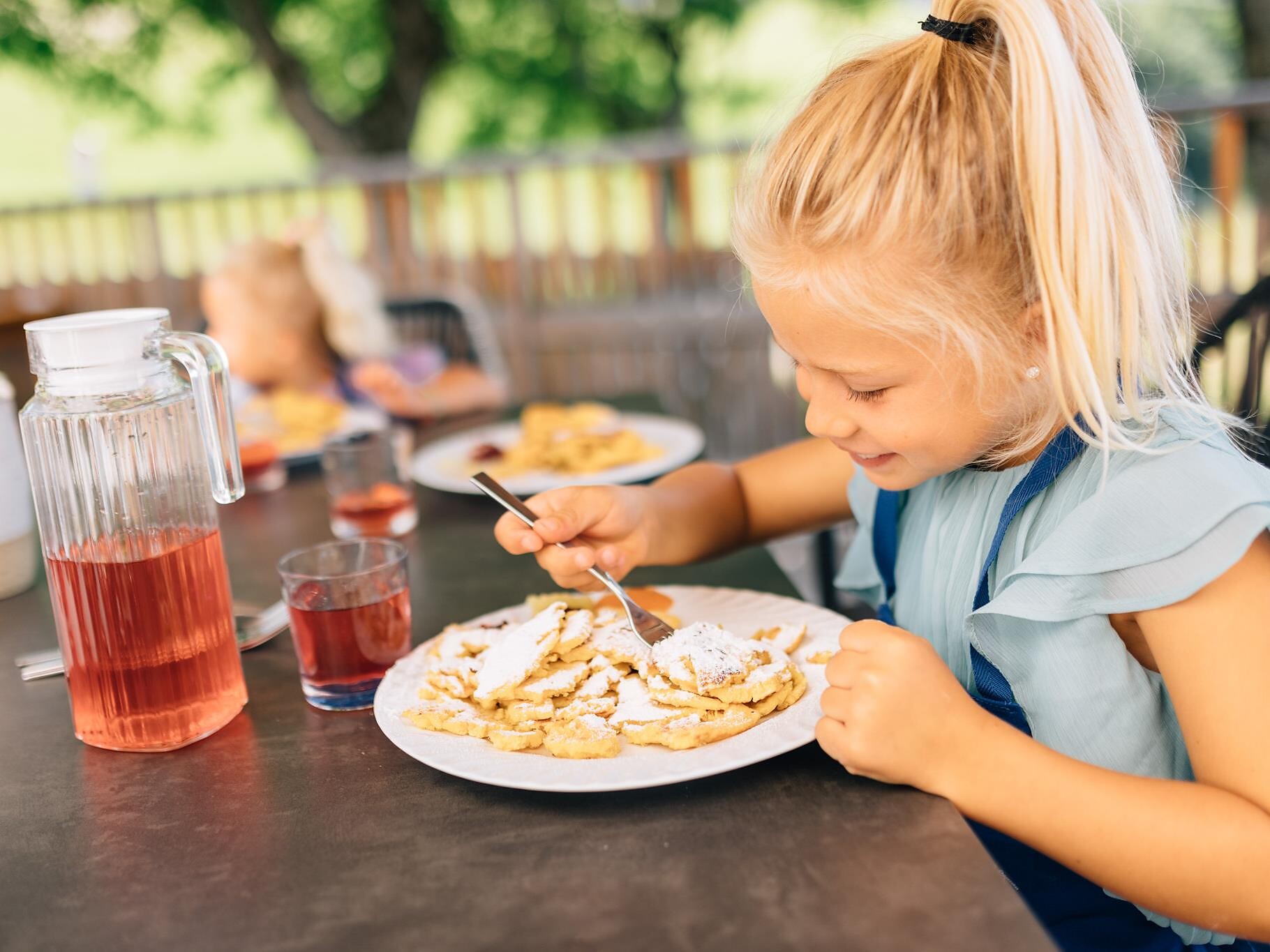 Easy cooking for children: cooking Kaiserschmarrn together Hafling/Avelengo 3 suedtirol.info
