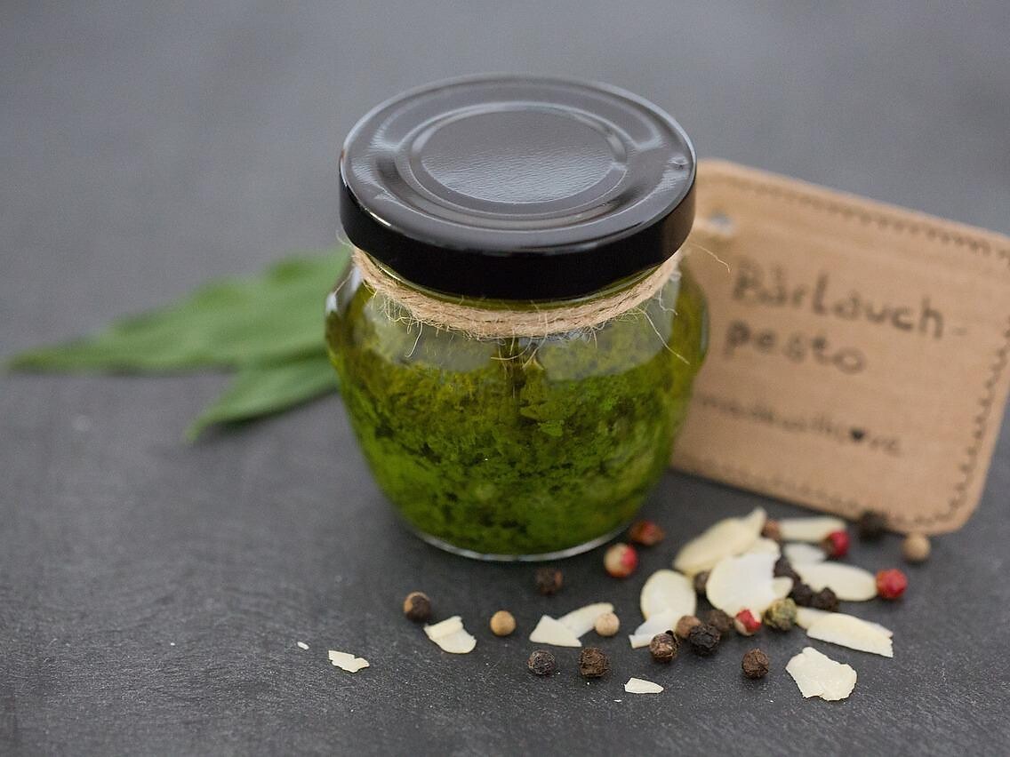 Kräuterwerkstatt: Wildkräuterpesto herstellen mit Verkostung Welschnofen 1 suedtirol.info