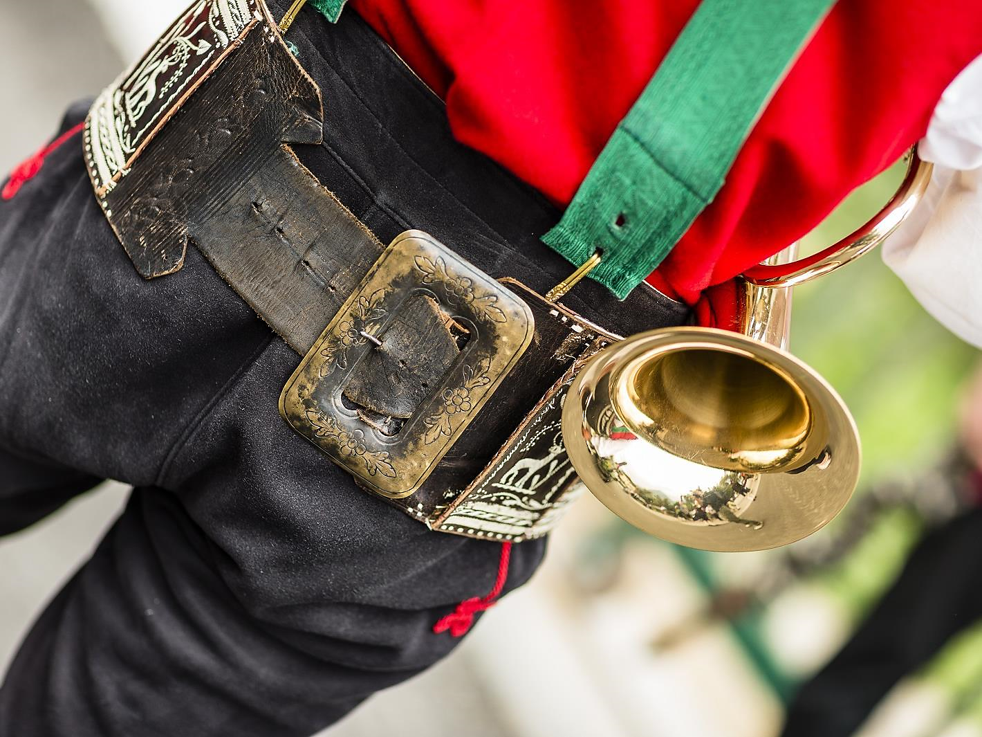 Concert by a band of St. Martin i. P. at the Raiffeisen Square Schenna/Scena 2 suedtirol.info