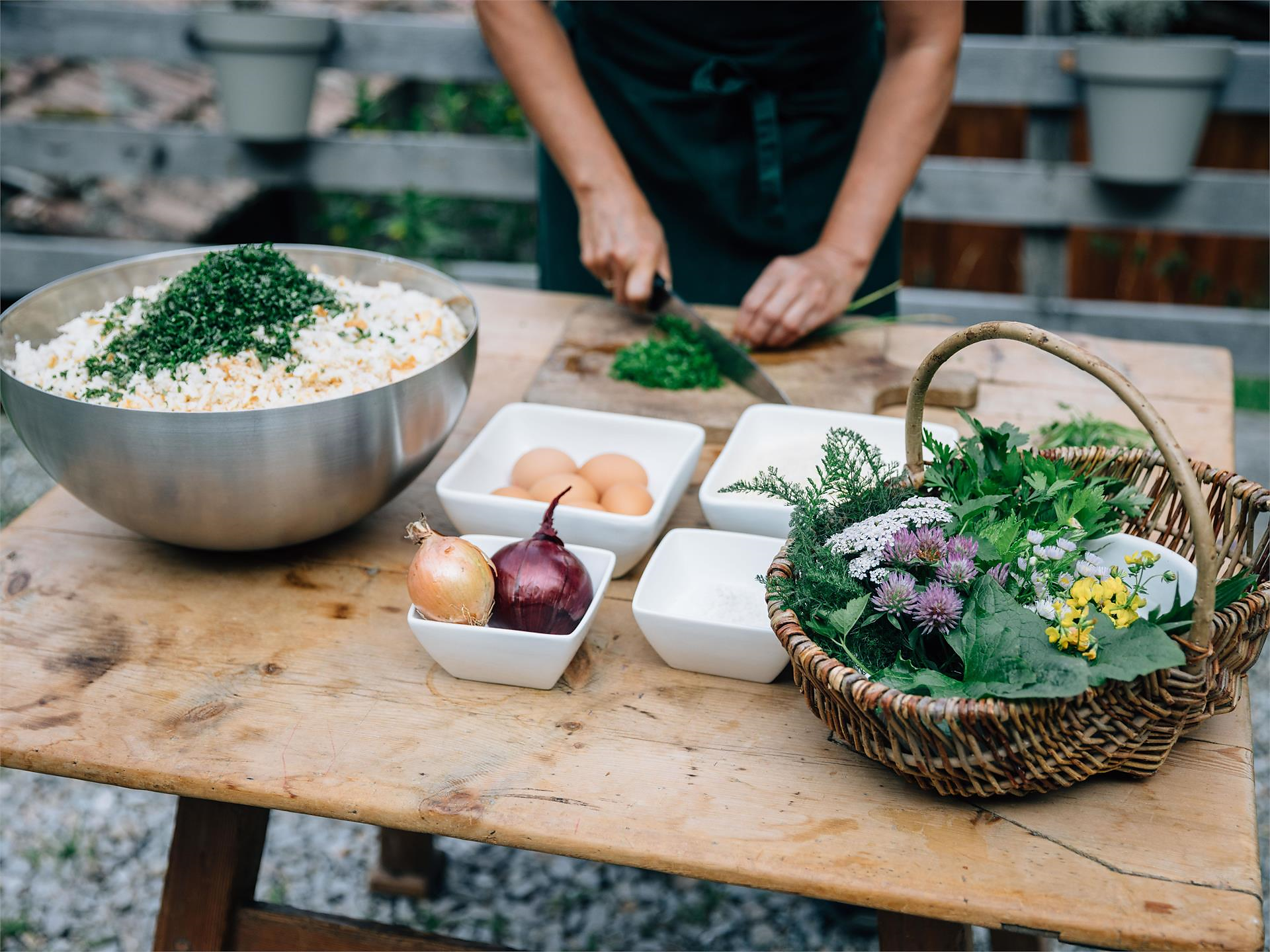 Knödel machen und schmecken lassen am Schildhof Obergereuth St.Martin in Passeier 2 suedtirol.info