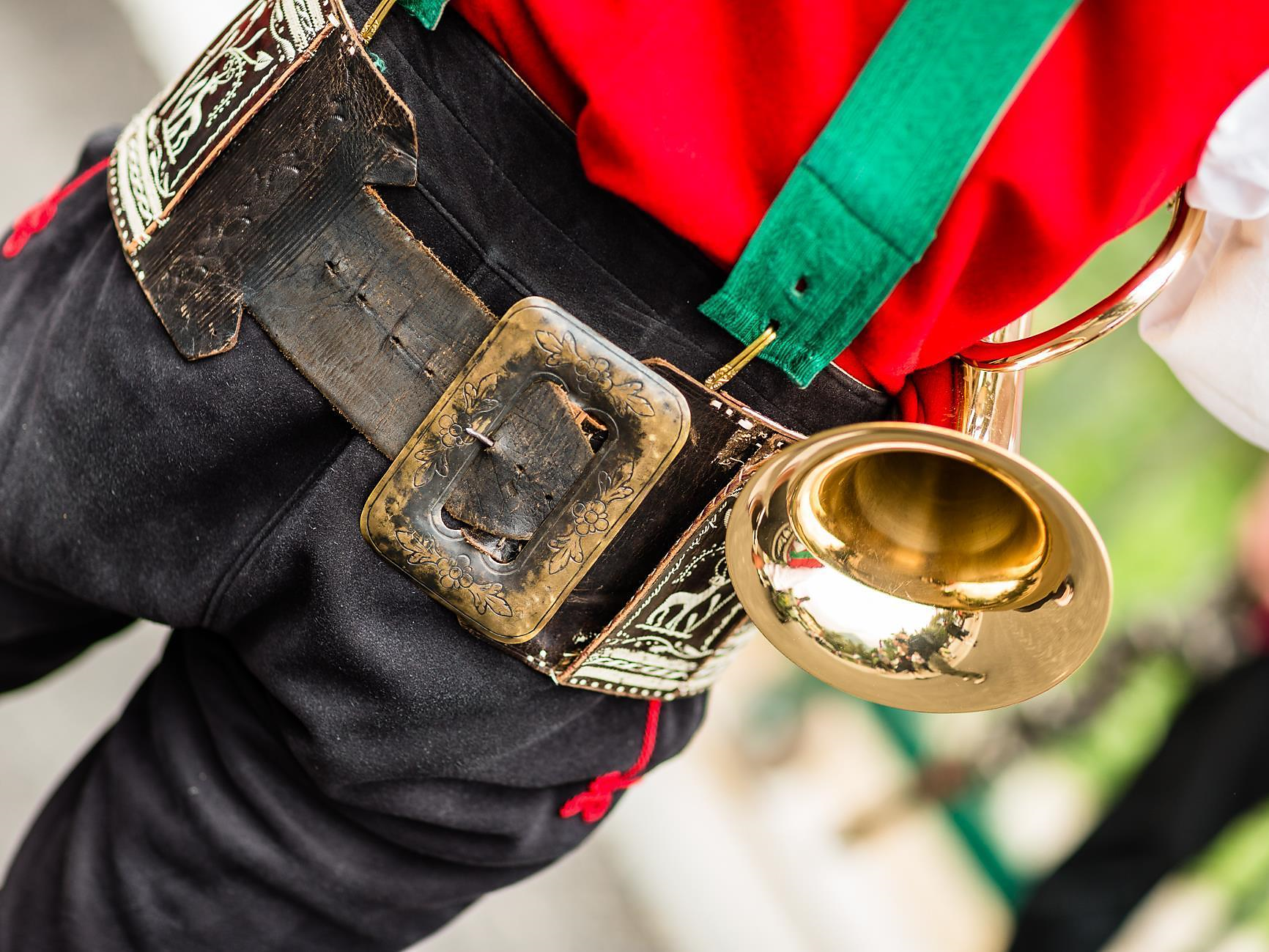 Concert by the band of St. Pankraz at Raiffeisen square in Schenna Schenna/Scena 3 suedtirol.info