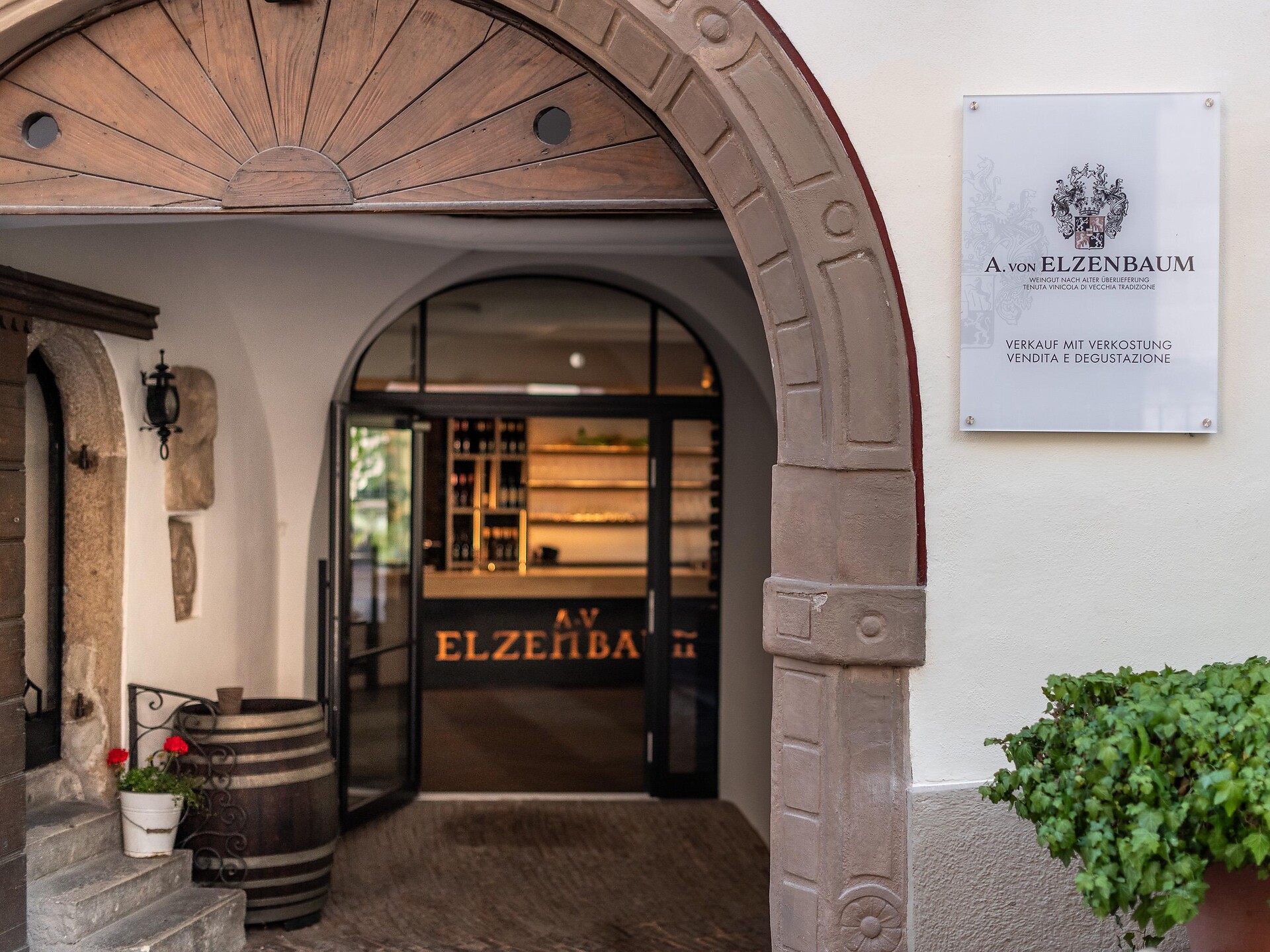Visita guidata alla cantina dell´azienda vinicola A- V. Elzenbaum - Strada del Vino - #2 - suedtirol.info