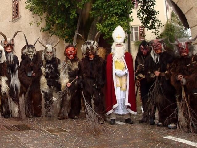 Krampus and St. Nicholas parade in Kurtatsch - Alto Adige Wine Road - #1 - suedtirol.info