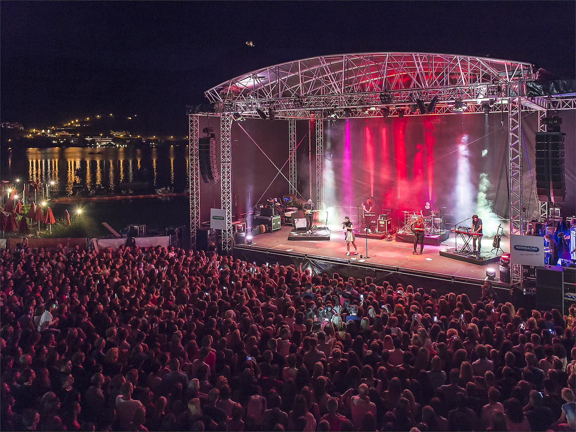 Lake Stage Performance - Adel Tawil - Alto Adige Wine Road - #2 - suedtirol.info