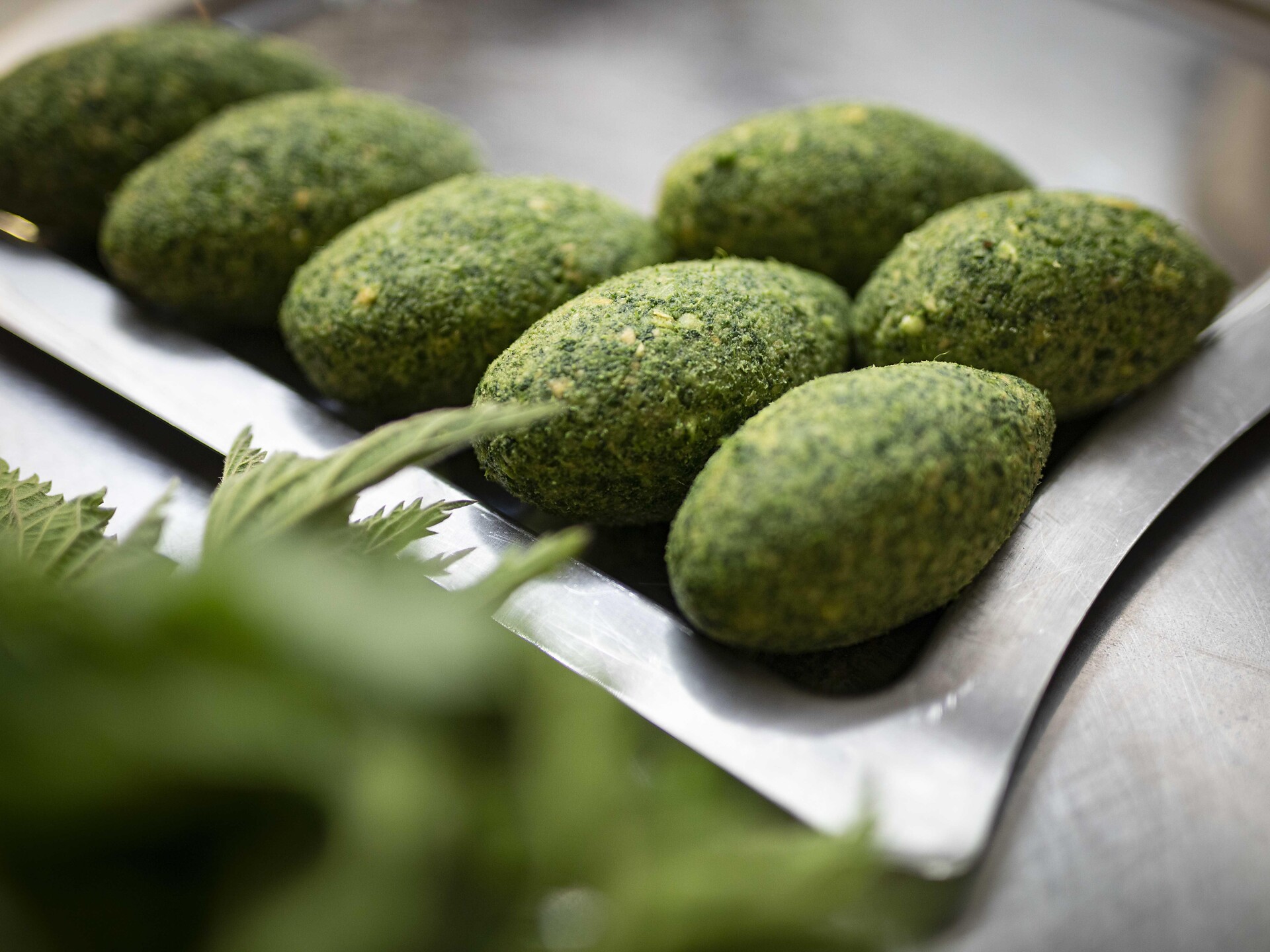 Algund Balance Genusswerkstatt: Brennnesselknödel kochen Algund 1 suedtirol.info
