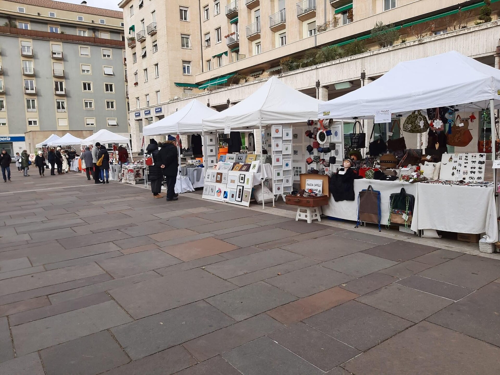 Artistic Handicrafts Market Manuart in piazza Mazzini - Bolzano/Bozen and environs - #1 - suedtirol.info