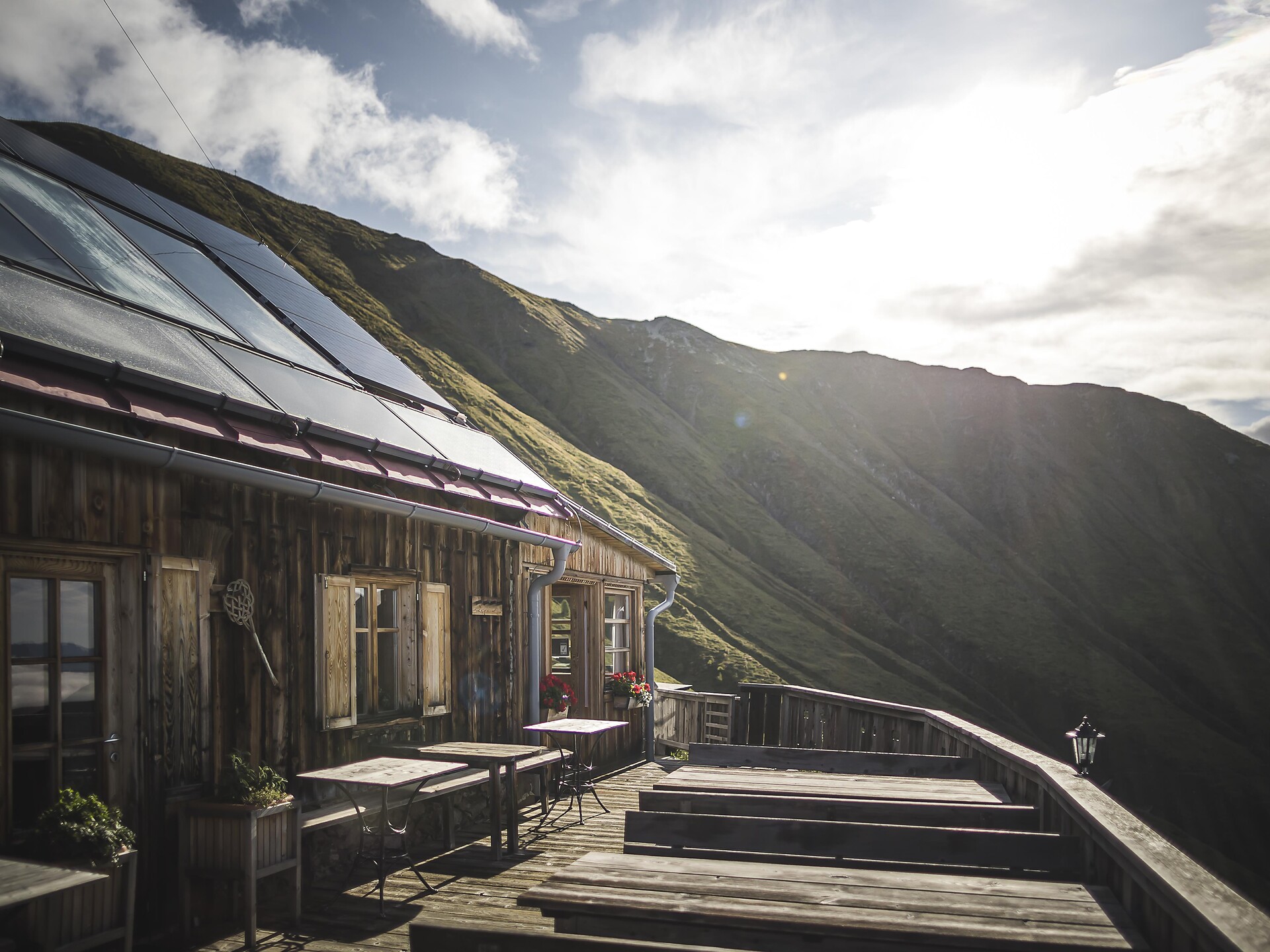 Lanz Active - Bonner Hut – mountain refuge at the foot of Mount Pfannhorn - Dolomites Region 3 Zinnen - #1 - suedtirol.info