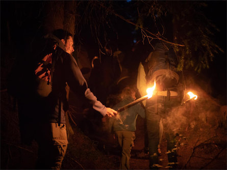 Guided torchlight hike with campfire, homemade mulled mix and refreshments Deutschnofen/Nova Ponente 2 suedtirol.info