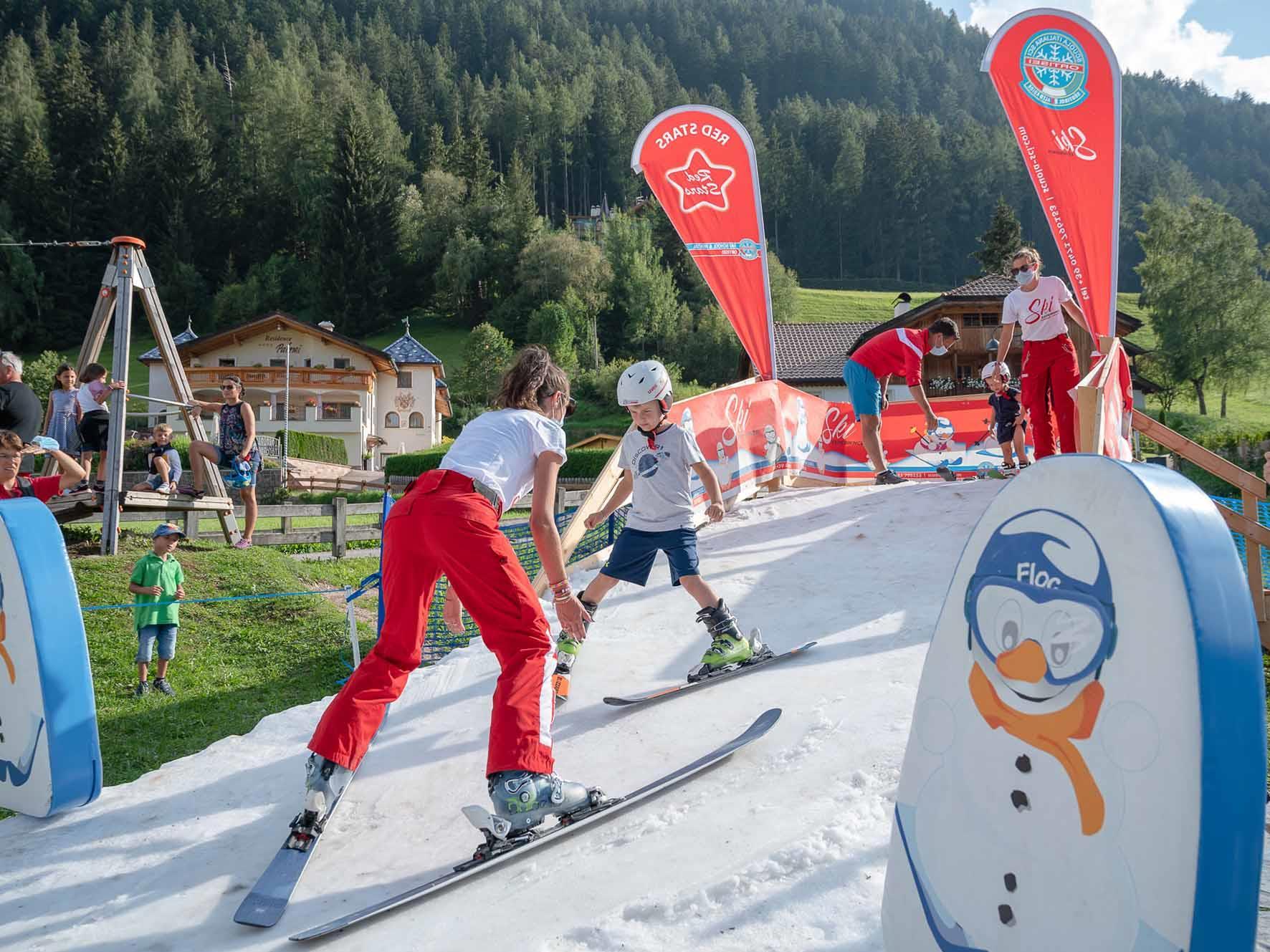 Summer snow with the Ski & Snowboard School Ortisei Urtijëi/Ortisei 1 suedtirol.info