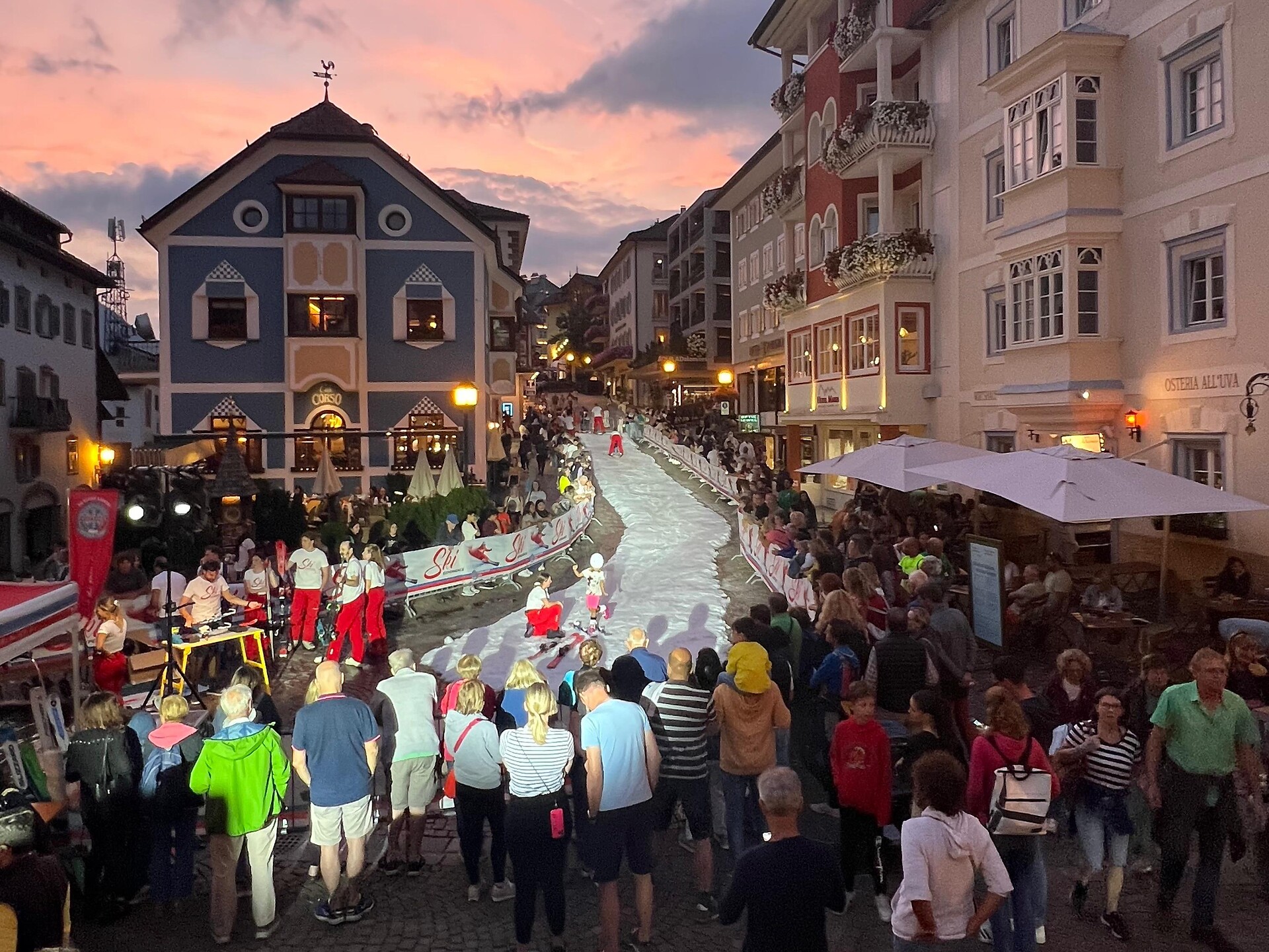 Summer snow with the Ski & Snowboard School Ortisei - Dolomites Region Val Gardena - #1 - suedtirol.info