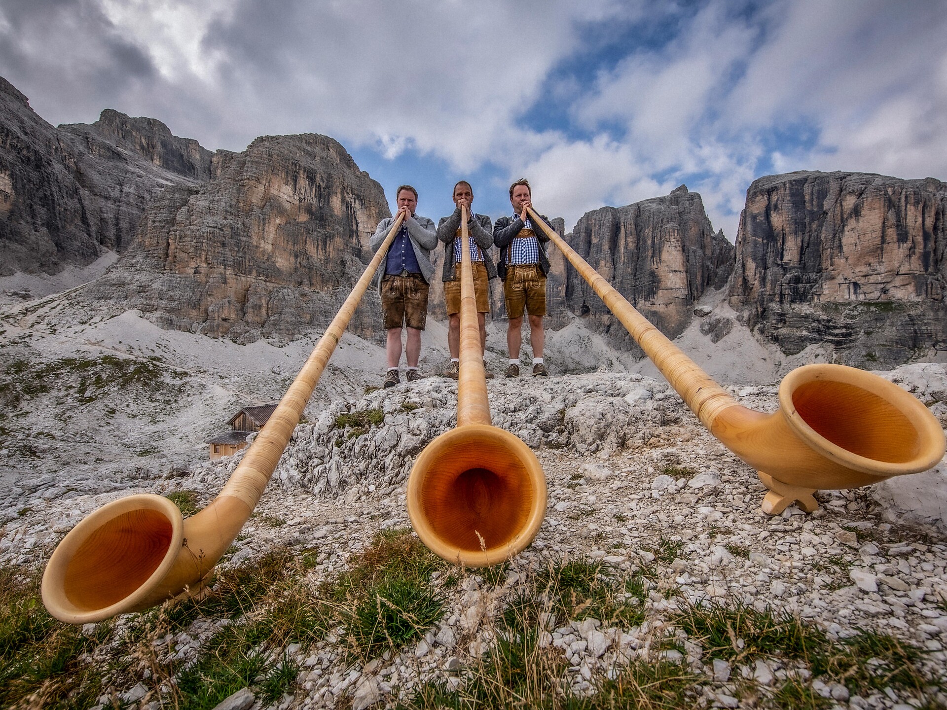 Le sonn di cors da munt - Il suono dei corni alpini tra le montagne Corvara 2 suedtirol.info