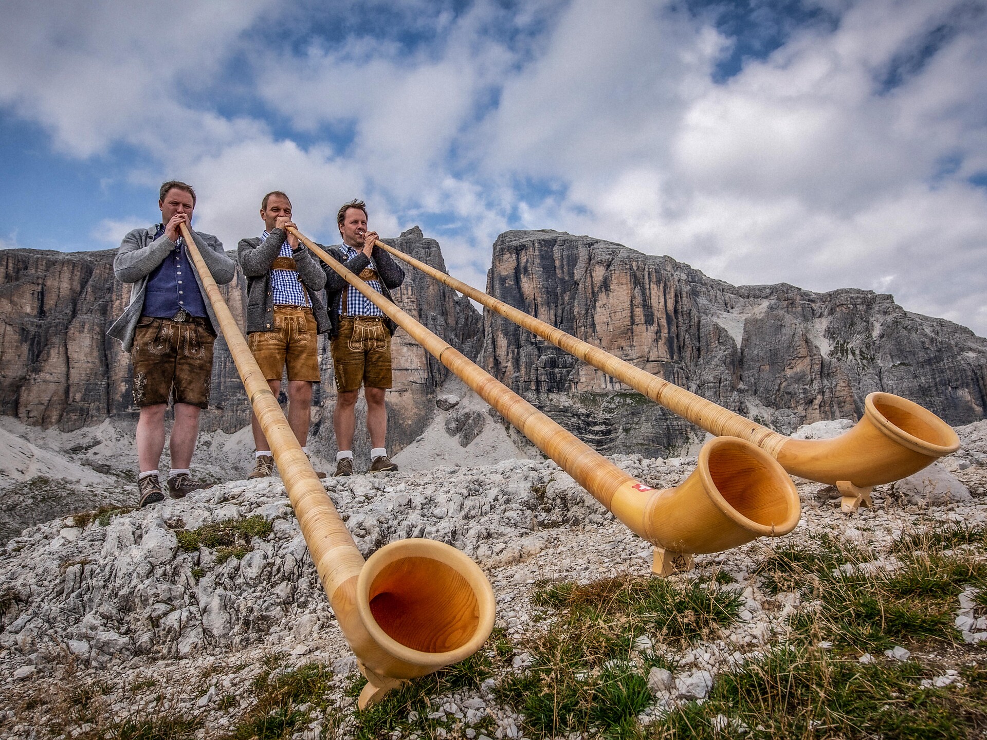 Le sonn di cors da munt - Il suono dei corni alpini tra le montagne Corvara 1 suedtirol.info