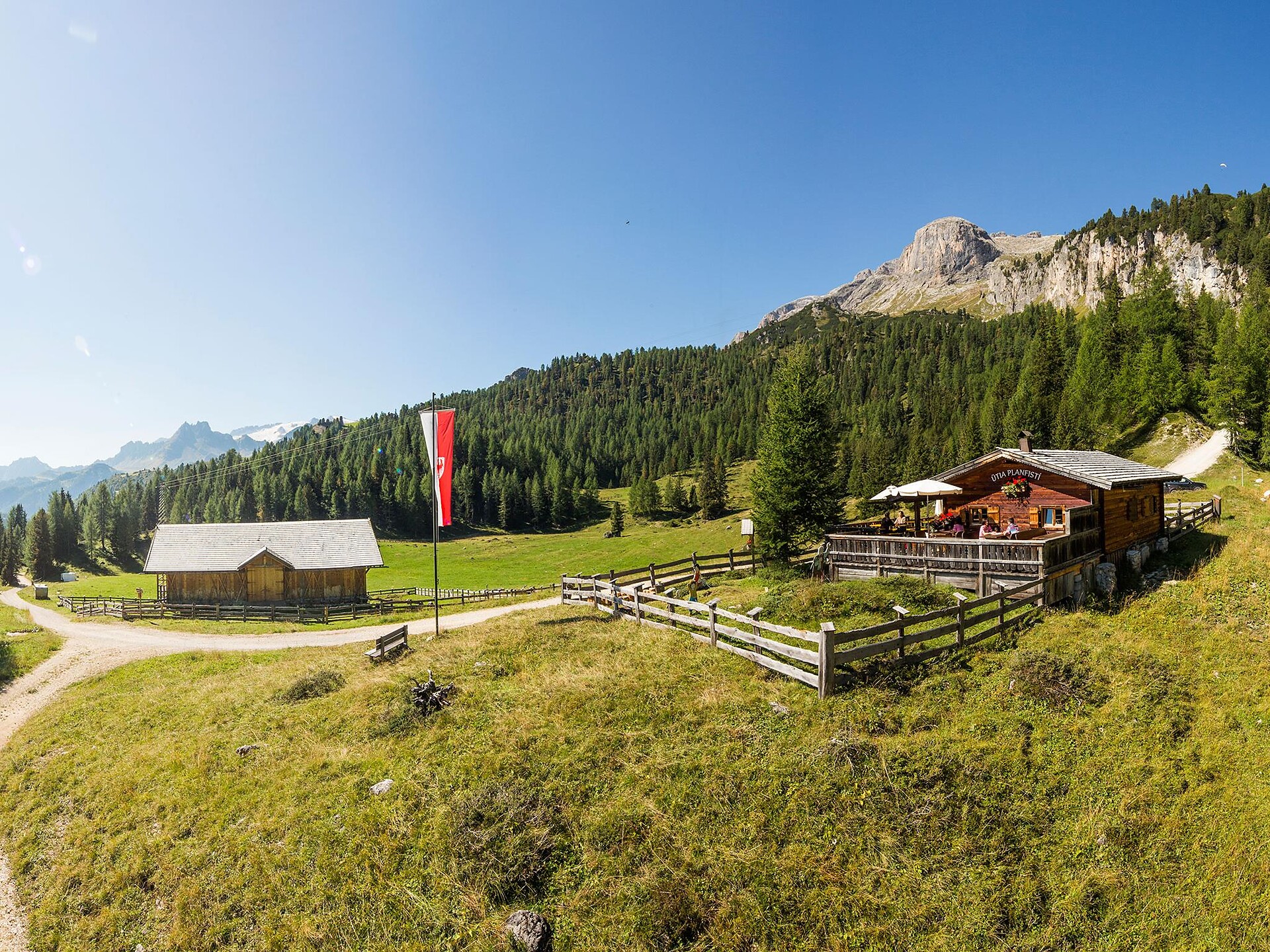 Life in an alpine hut - Munt Planfistí and Maria's passion for her work Corvara 1 suedtirol.info