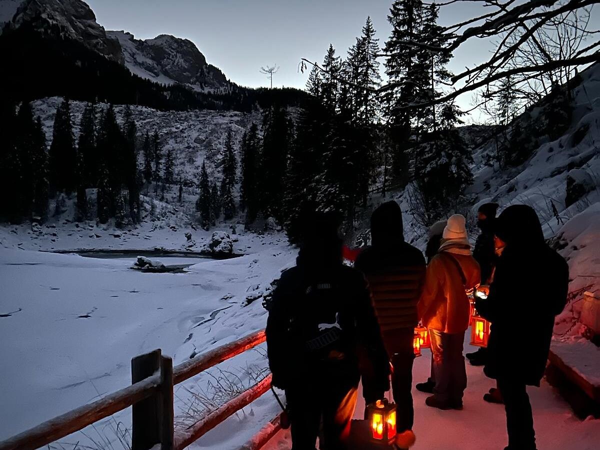 Escursione con lanterne al Lago di Carezza - Regione dolomitica Val d'Ega - #1 - suedtirol.info