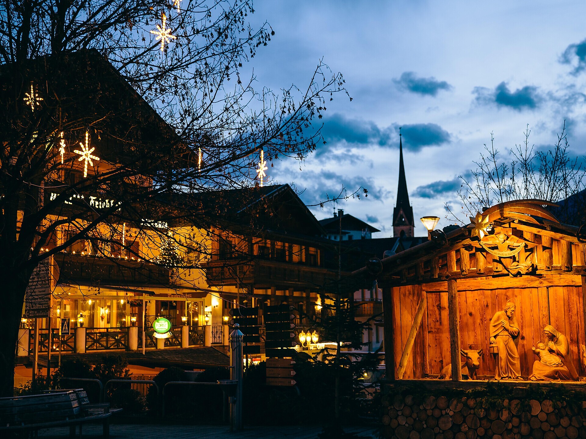 Liechtr'zeit · it's Christmas in St. Leonhard: Opening of the Christmas cot - Meran/Merano and environs - #1 - suedtirol.info