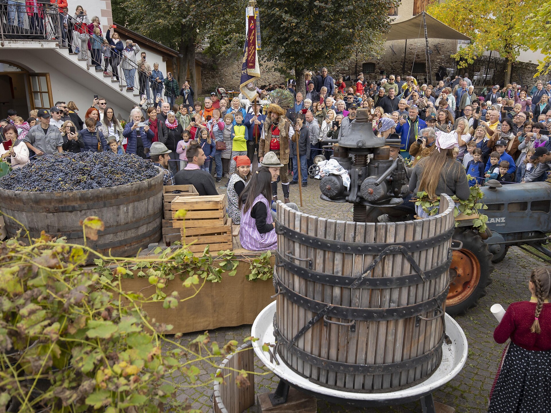 L'ultimo carico d'uva Appiano sulla Strada del Vino 1 suedtirol.info
