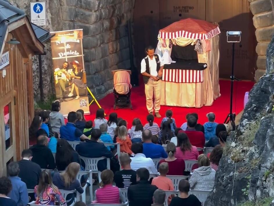 Festa delle lanterne: "Soli a casa” con i clown Herbert e Mimi Santa Cristina Val Gardena 1 suedtirol.info