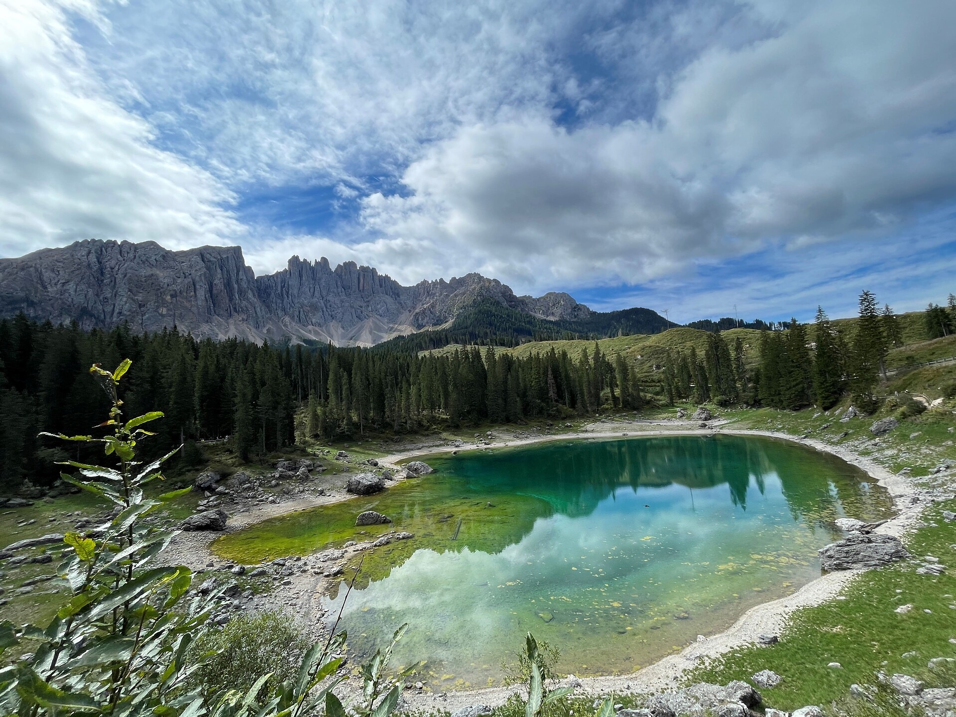 Mercoledì in tour: Lago di Mezzo e Lago di Carezza fino a Obereggen - Regione dolomitica Val d'Ega - #1 - suedtirol.info