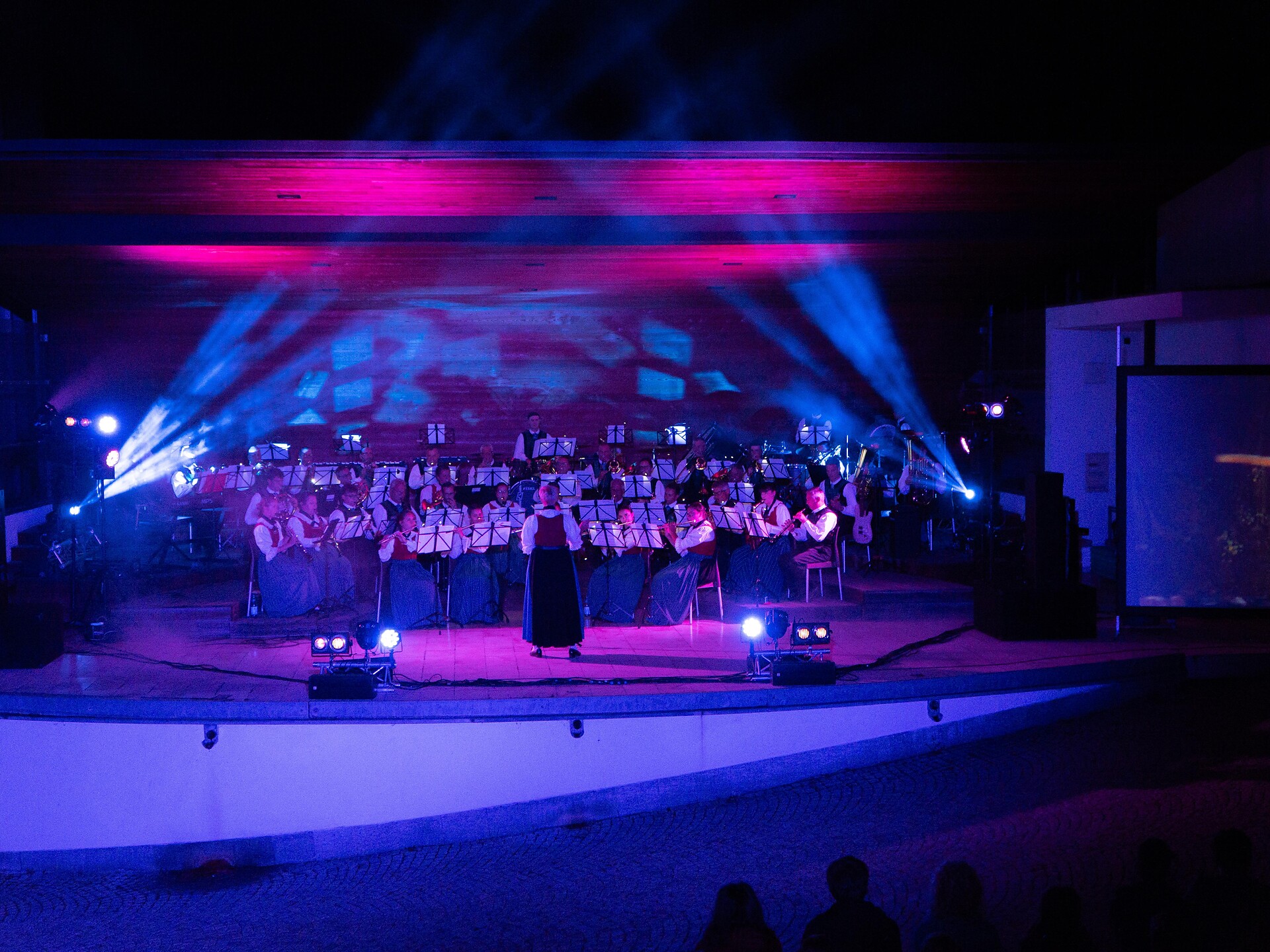 Open-air concert by the Kastelbell & Tschars brass bands - Vinschgau/Val Venosta - #1 - suedtirol.info