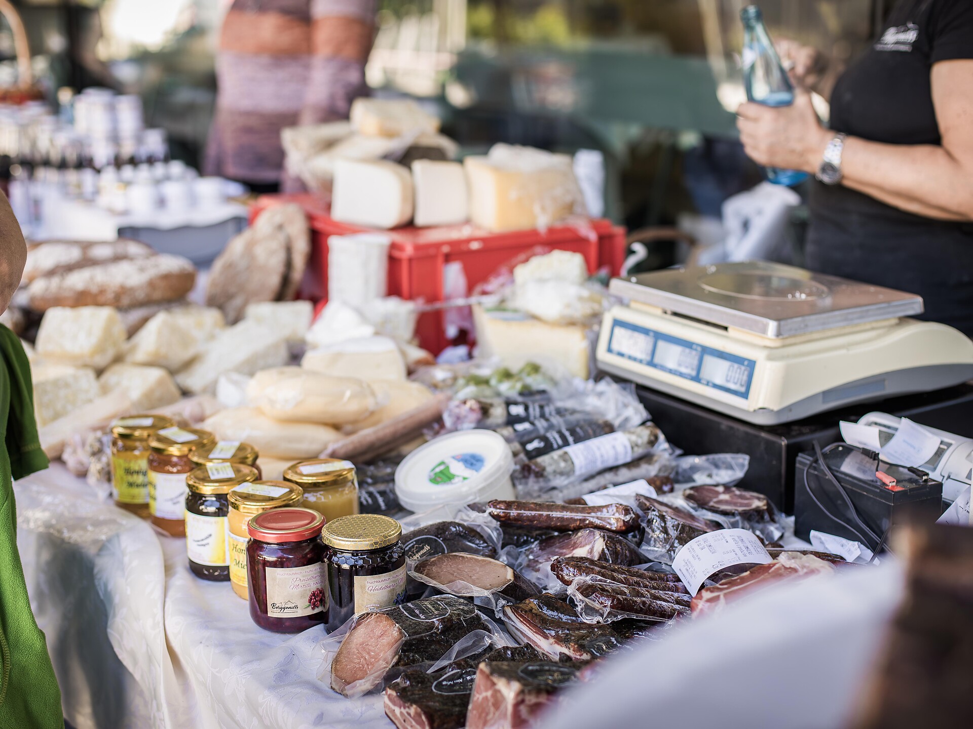 Market near the middle school in St. Johann/Ahrntal valley - Ahrntal/Valle Aurina - #2 - suedtirol.info