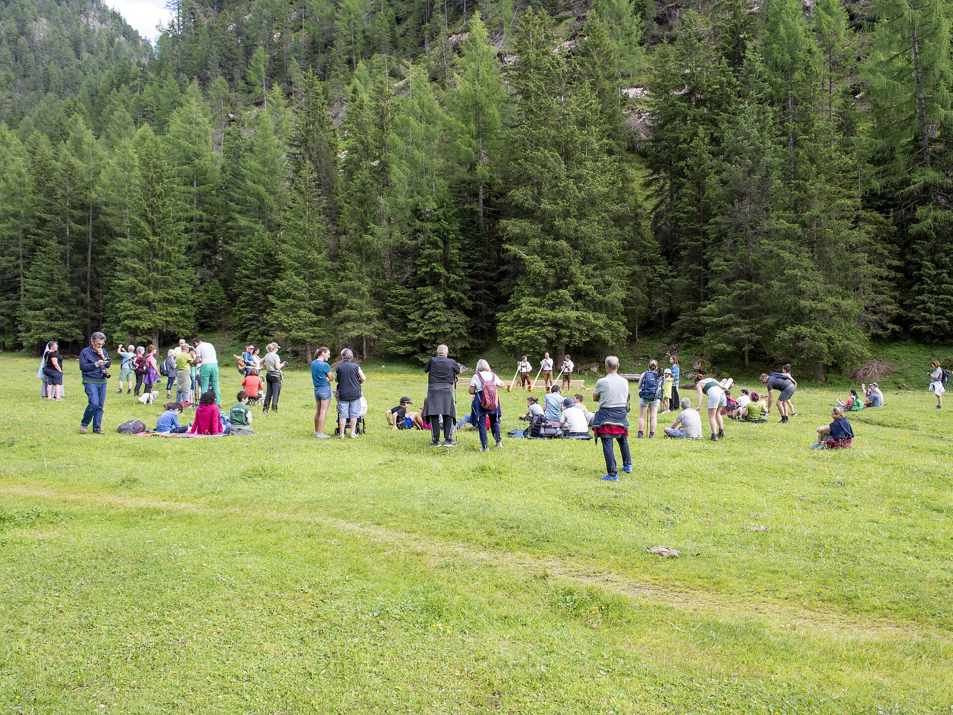 Intrattenimento musicale con i corni di montagna - Regione dolomitica Val Gardena - #3 - suedtirol.info
