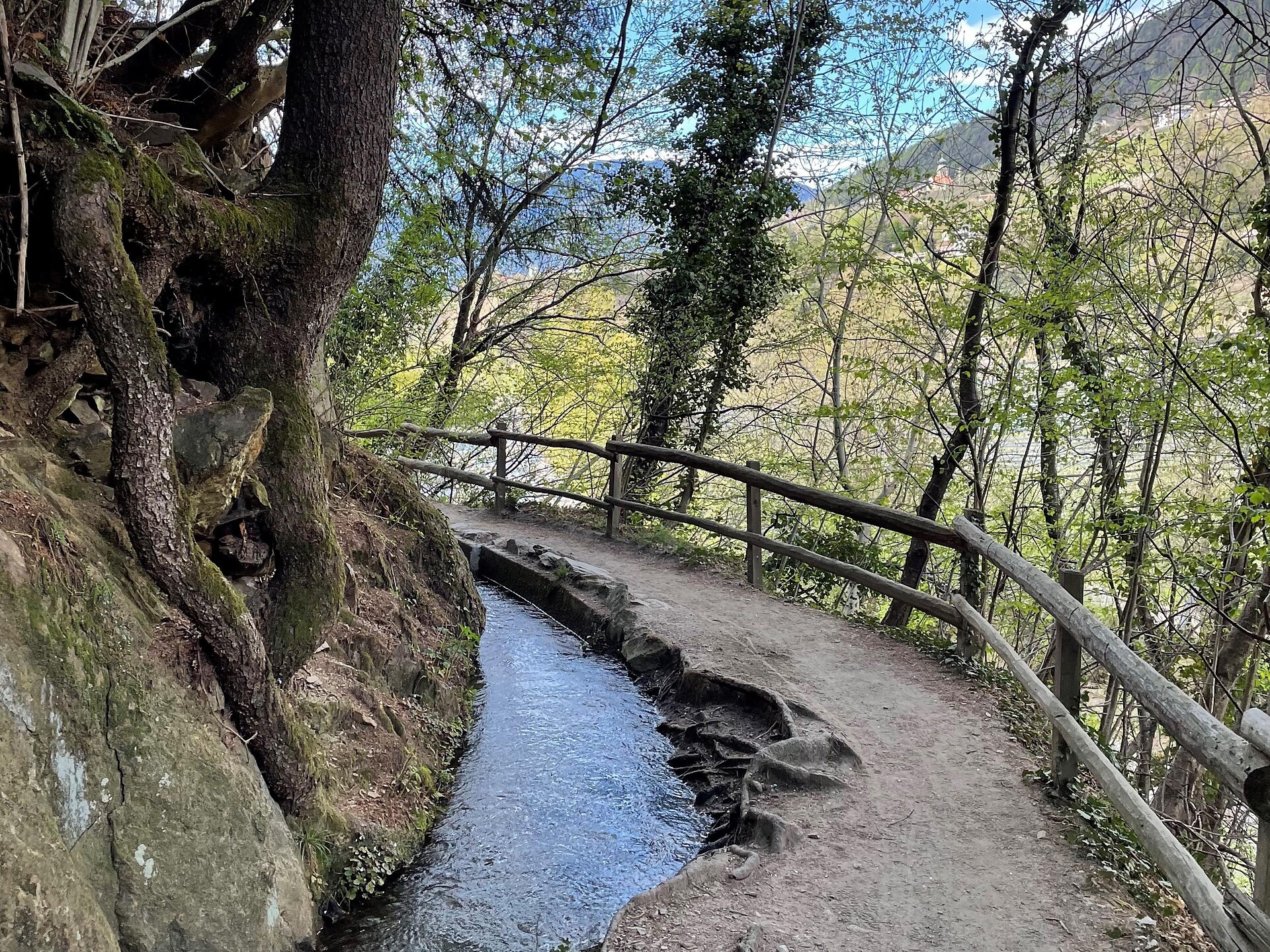 Mittwochs auf Tour: Riffianer Waalweg - Dolomitenregion Eggental - #1 - suedtirol.info