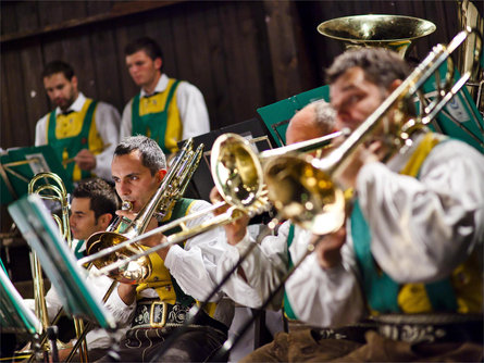 Festa della banda musicale Termeno sulla Strada del Vino 2 suedtirol.info