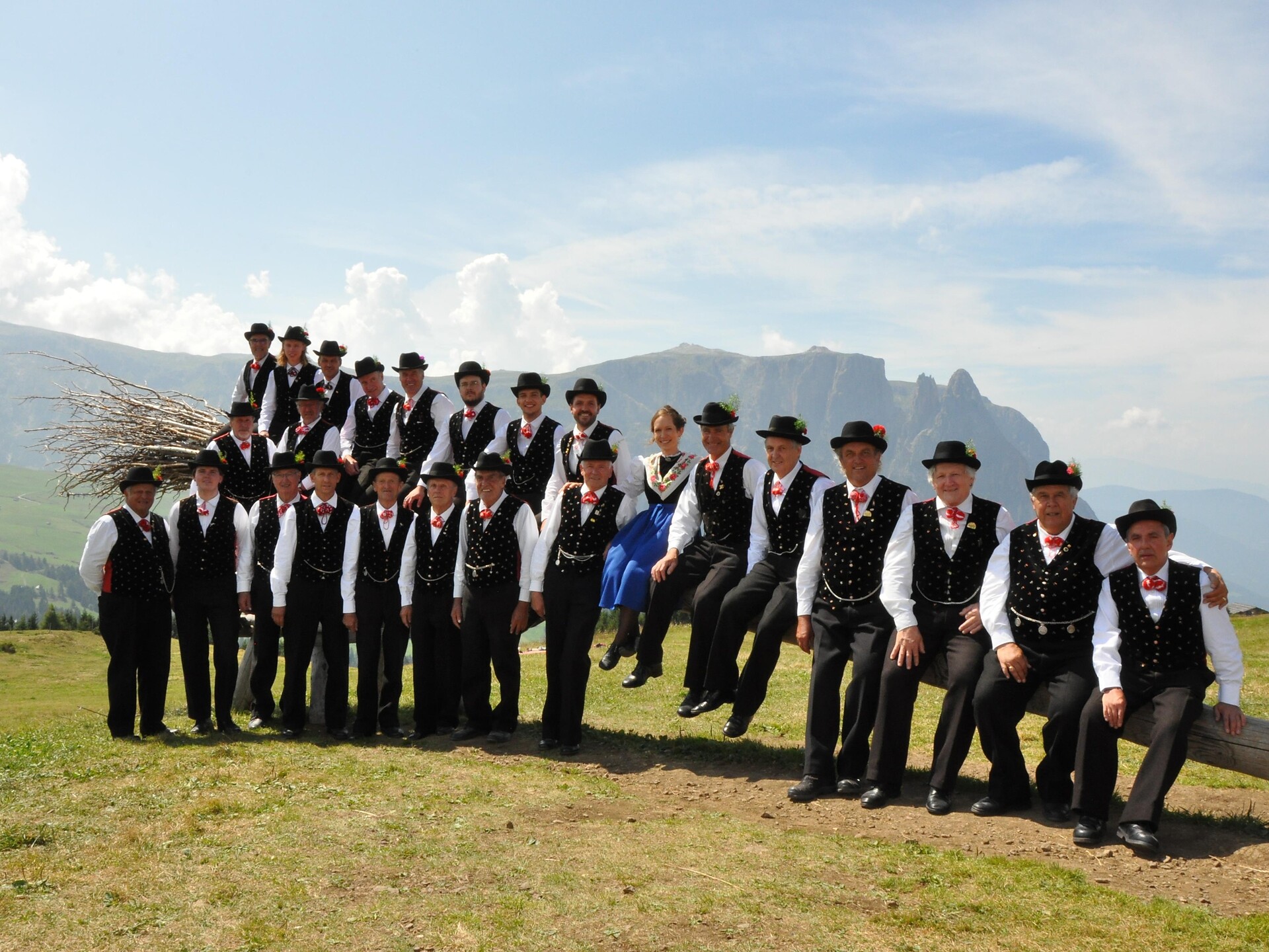 St. Mary's singing with the male choir of Seis Kastelruth/Castelrotto 2 suedtirol.info