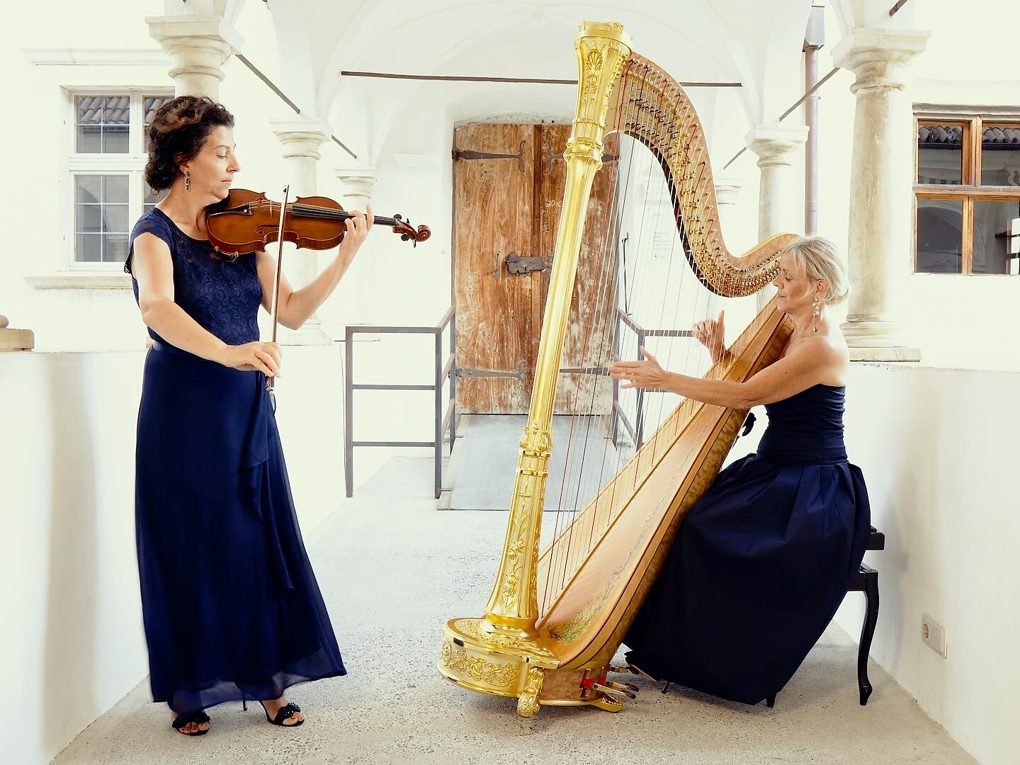 Melodie di Vini lungo la Strada del Vino - Duo Aurora nella Cantina nella Roccia - Bolzano e dintorni - #2 - suedtirol.info