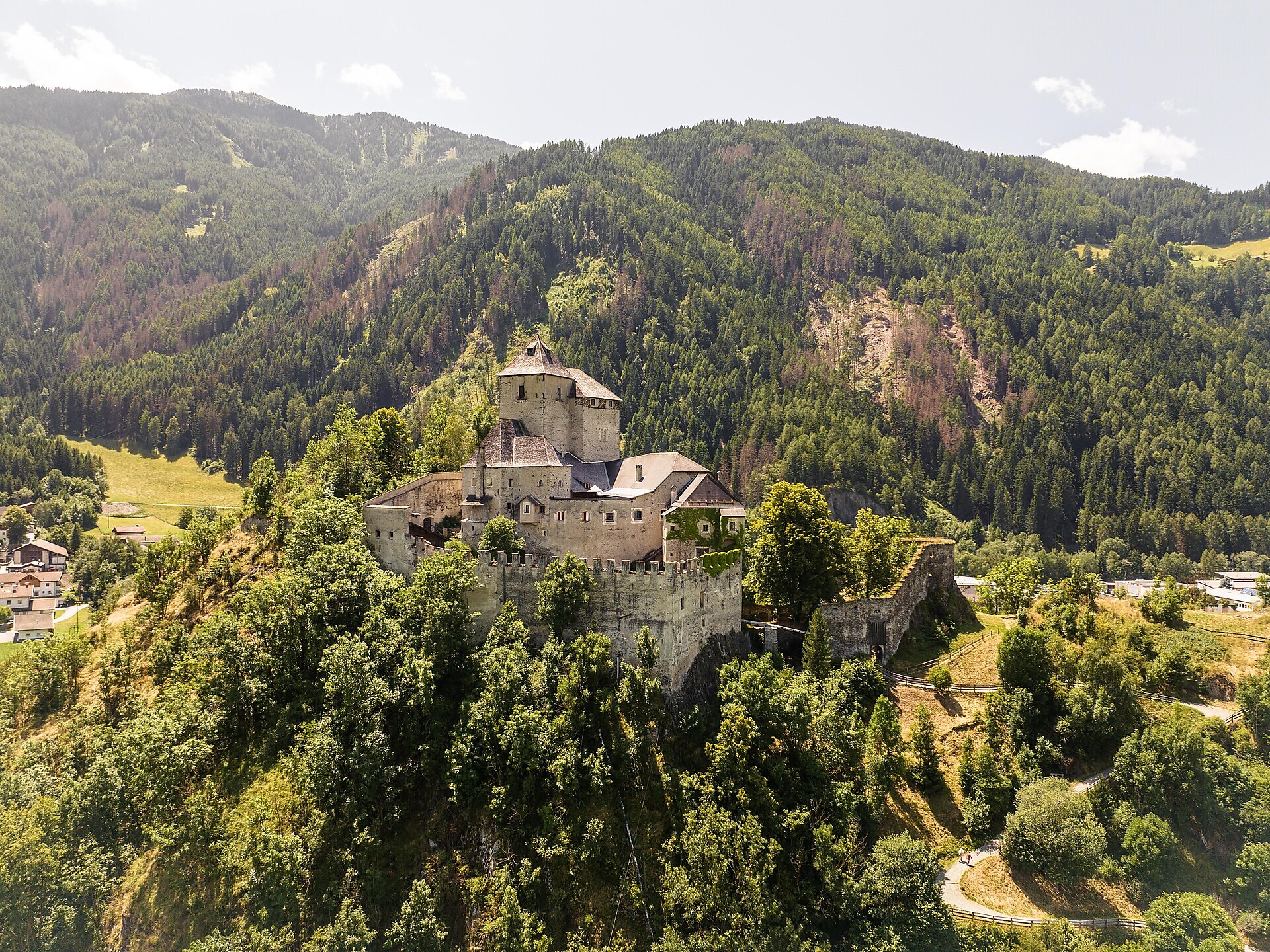 Medieval games at Reifenstein Castle Freienfeld/Campo di Trens 1 suedtirol.info