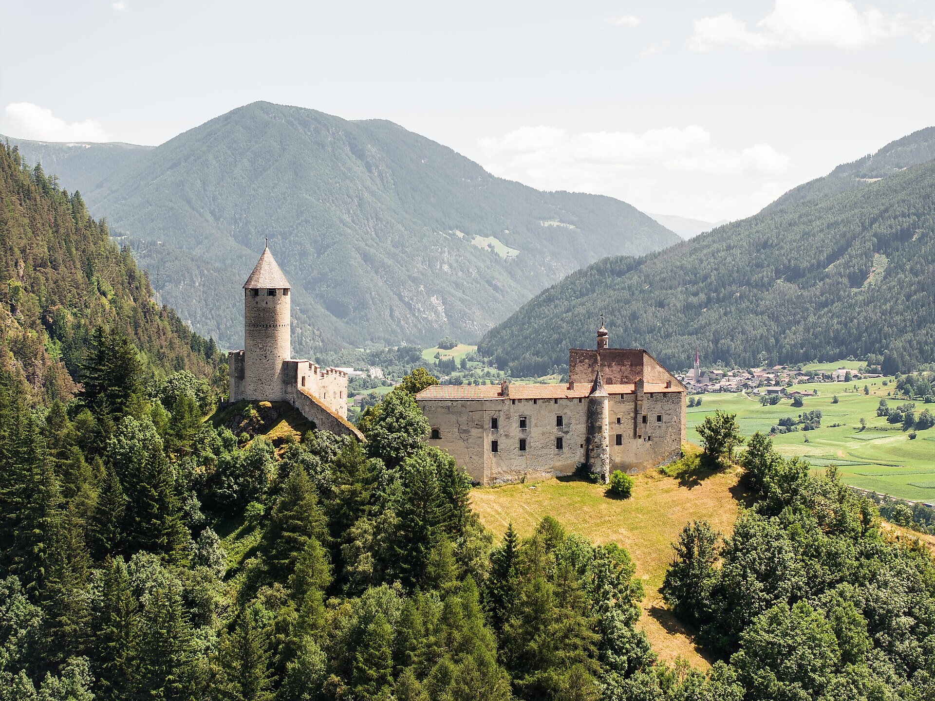 Medieval games at Reifenstein Castle Freienfeld/Campo di Trens 2 suedtirol.info