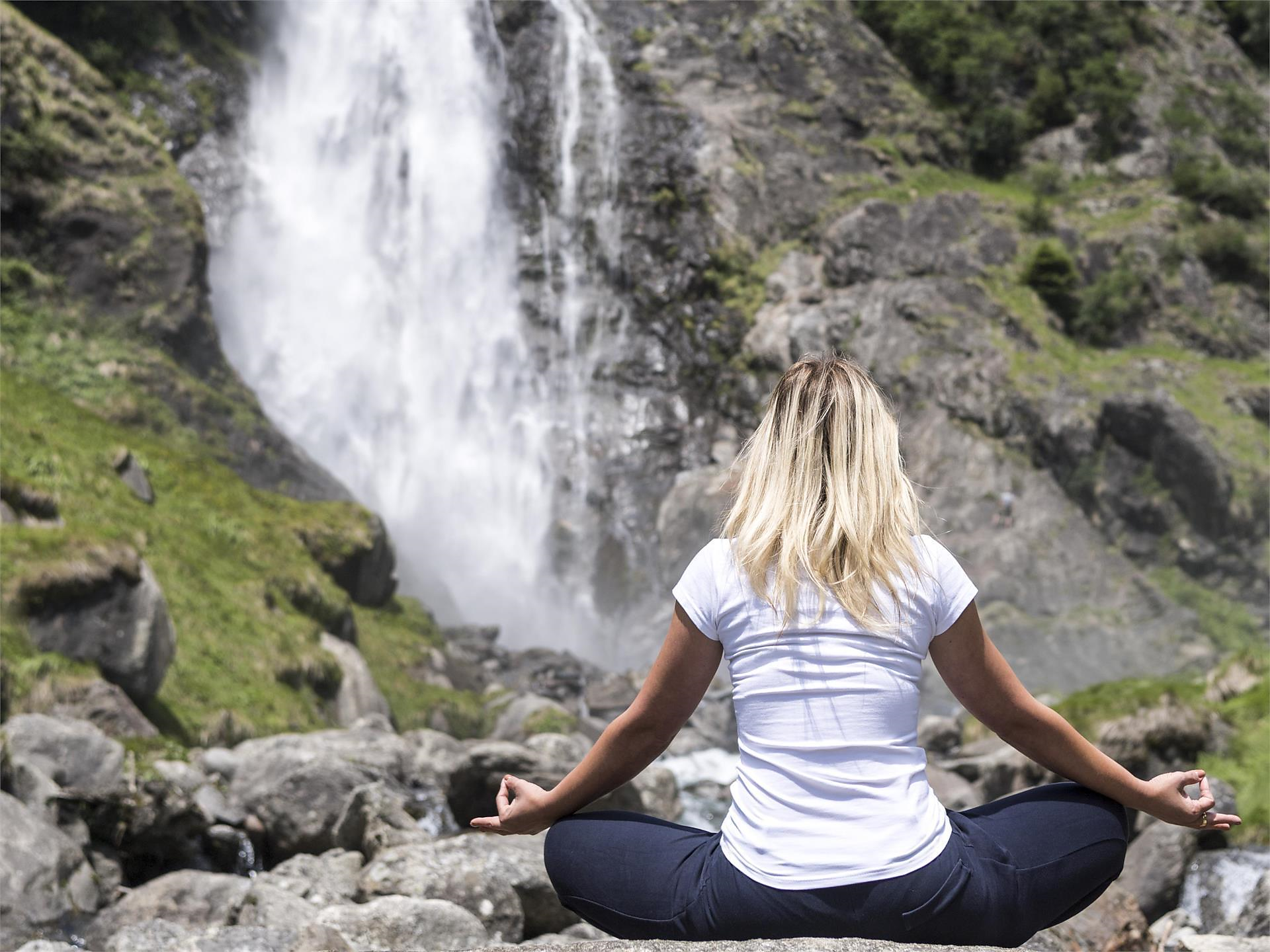 Meditazione nel giardino storico del podere Gaudententurm Parcines 1 suedtirol.info