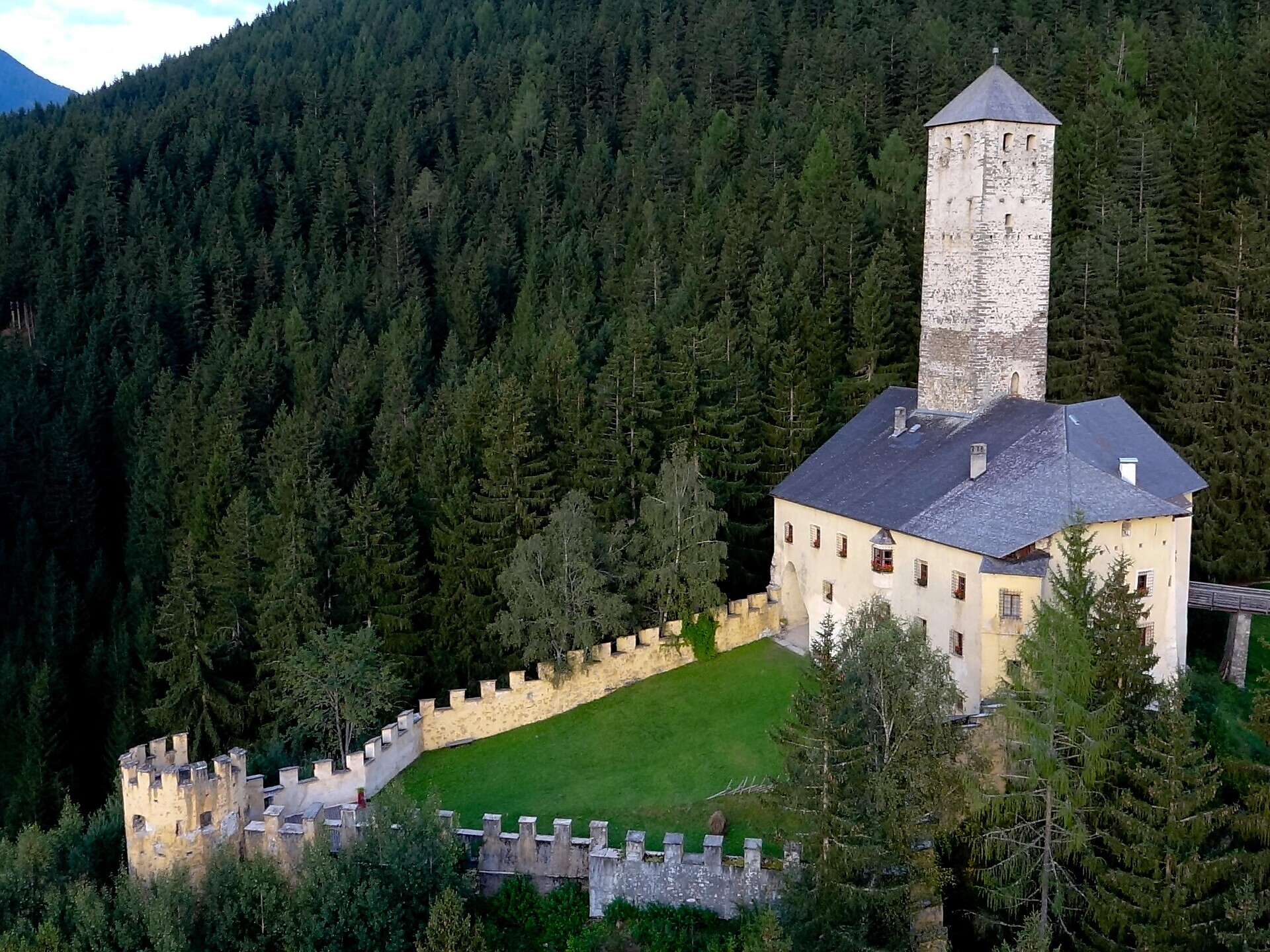 Mostra di minerali al Castel Welsperg a Monguelfo Monguelfo-Tesido 3 suedtirol.info
