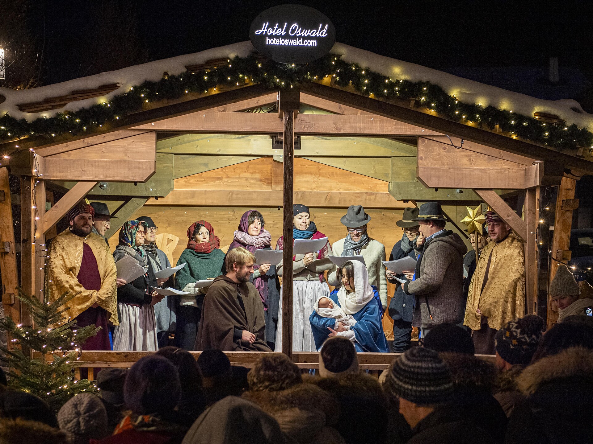 Mountain Christmas: Lebende Krippe der Heimatbühne Wolkenstein - Dolomitenregion Gröden - #1 - suedtirol.info